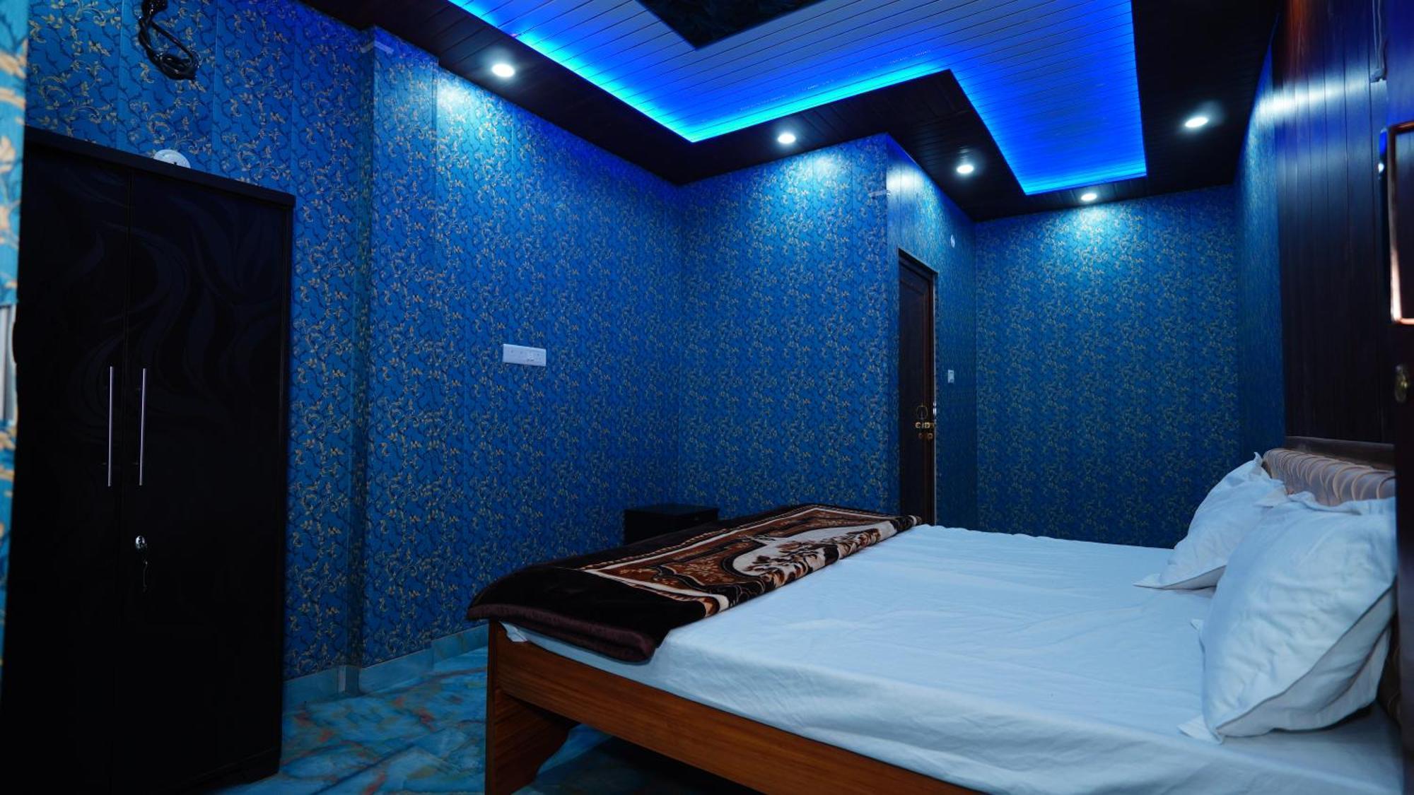 Khubbu's Guest house *