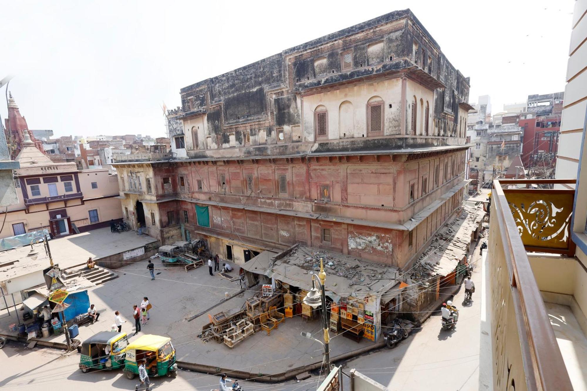 Kiran Residency Near Vishwanath Temple 3*