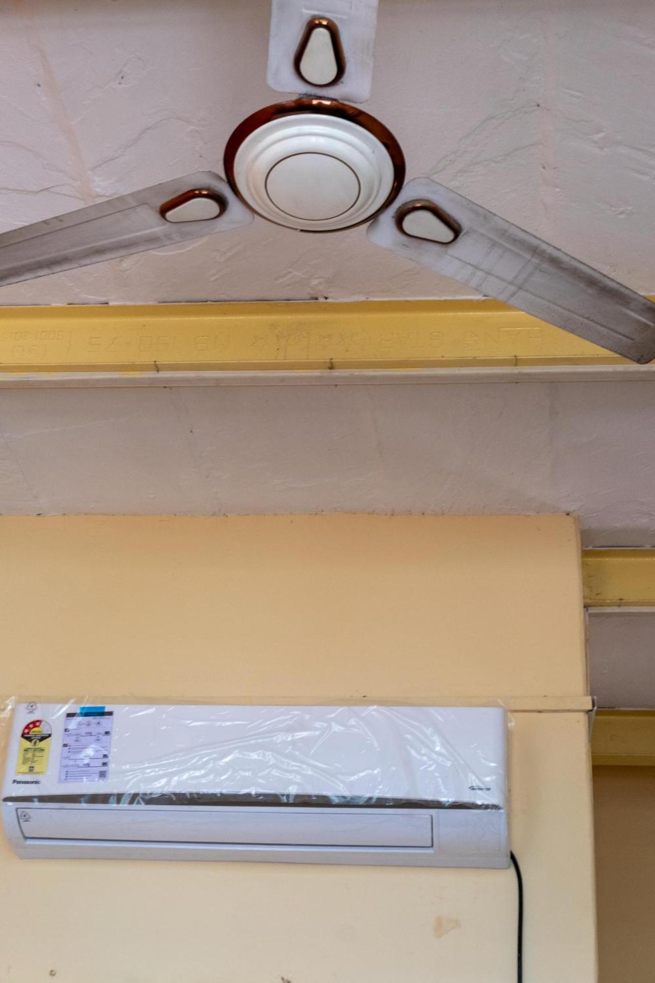 Om - Bunny Cafe Guest house Varanasi