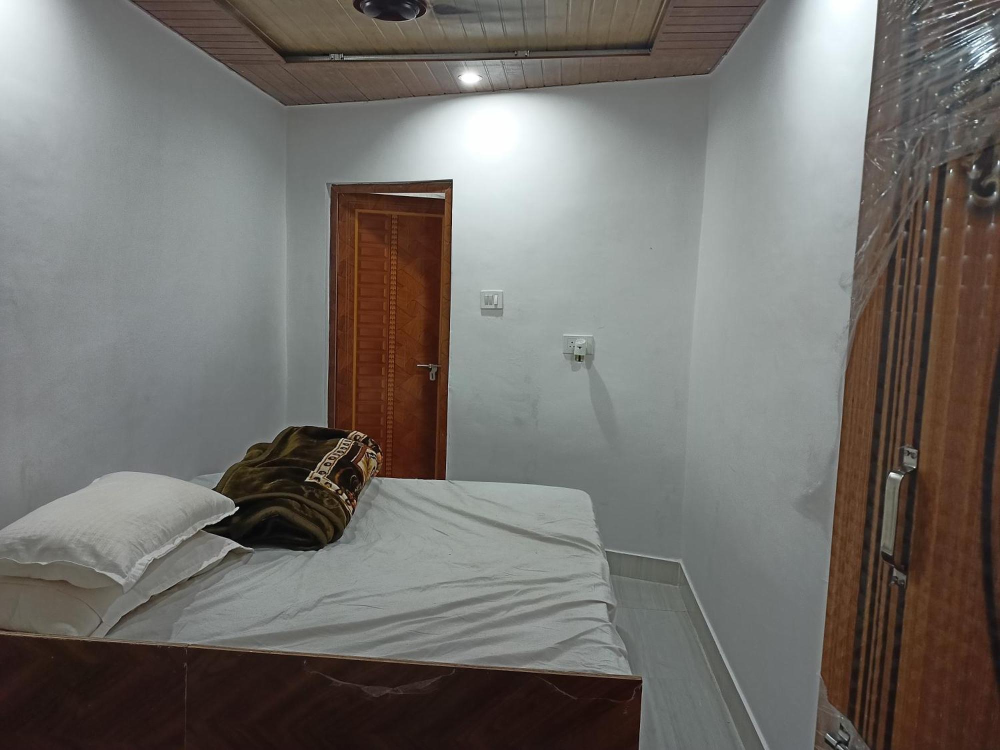 Guest house Shree Ramesht Paying , Varanasi