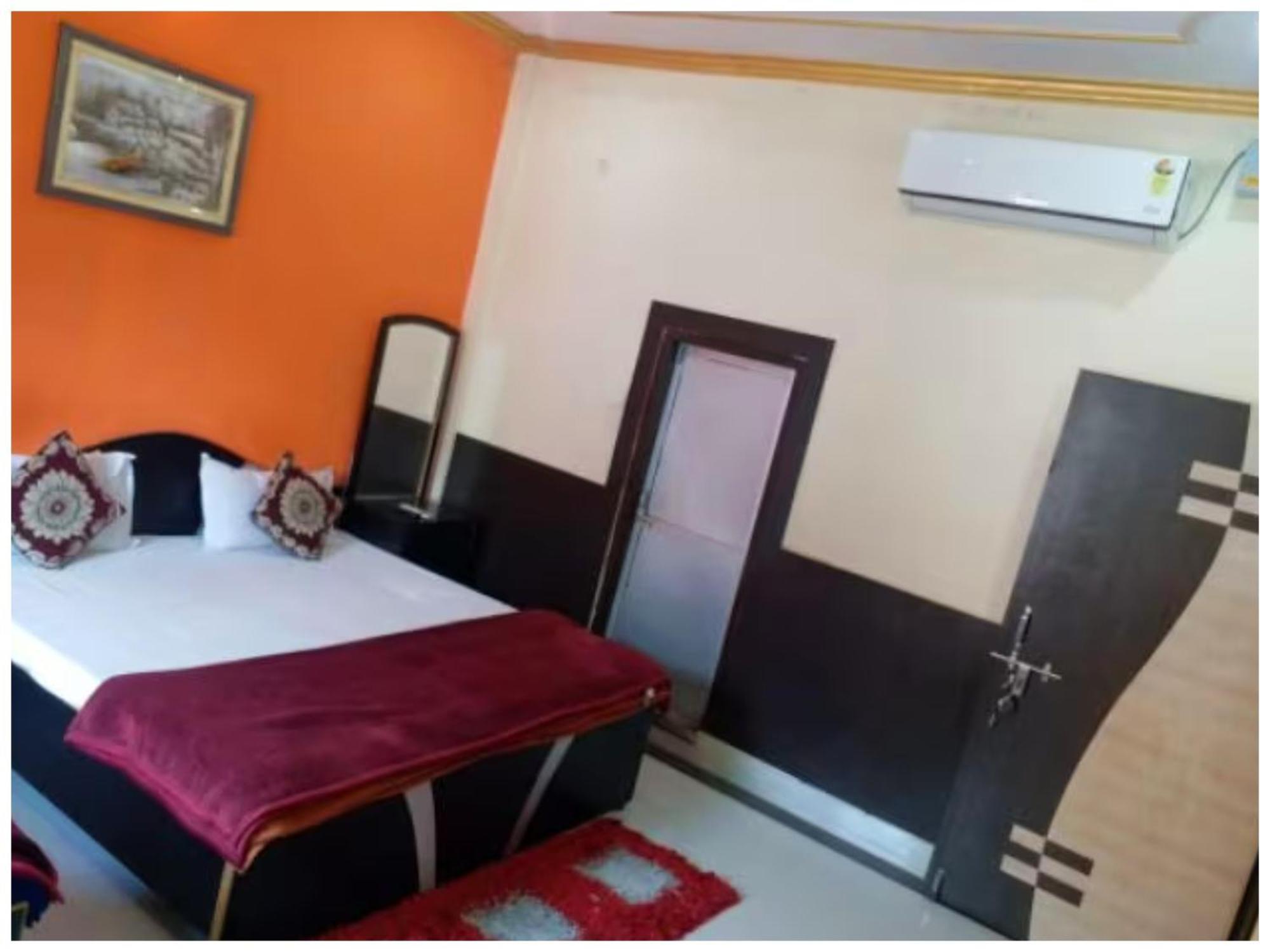 Premium Ashiyana Palace - Shree Kashi Vishwanath Temple - Fully Air Conditioned - Hotel 4*