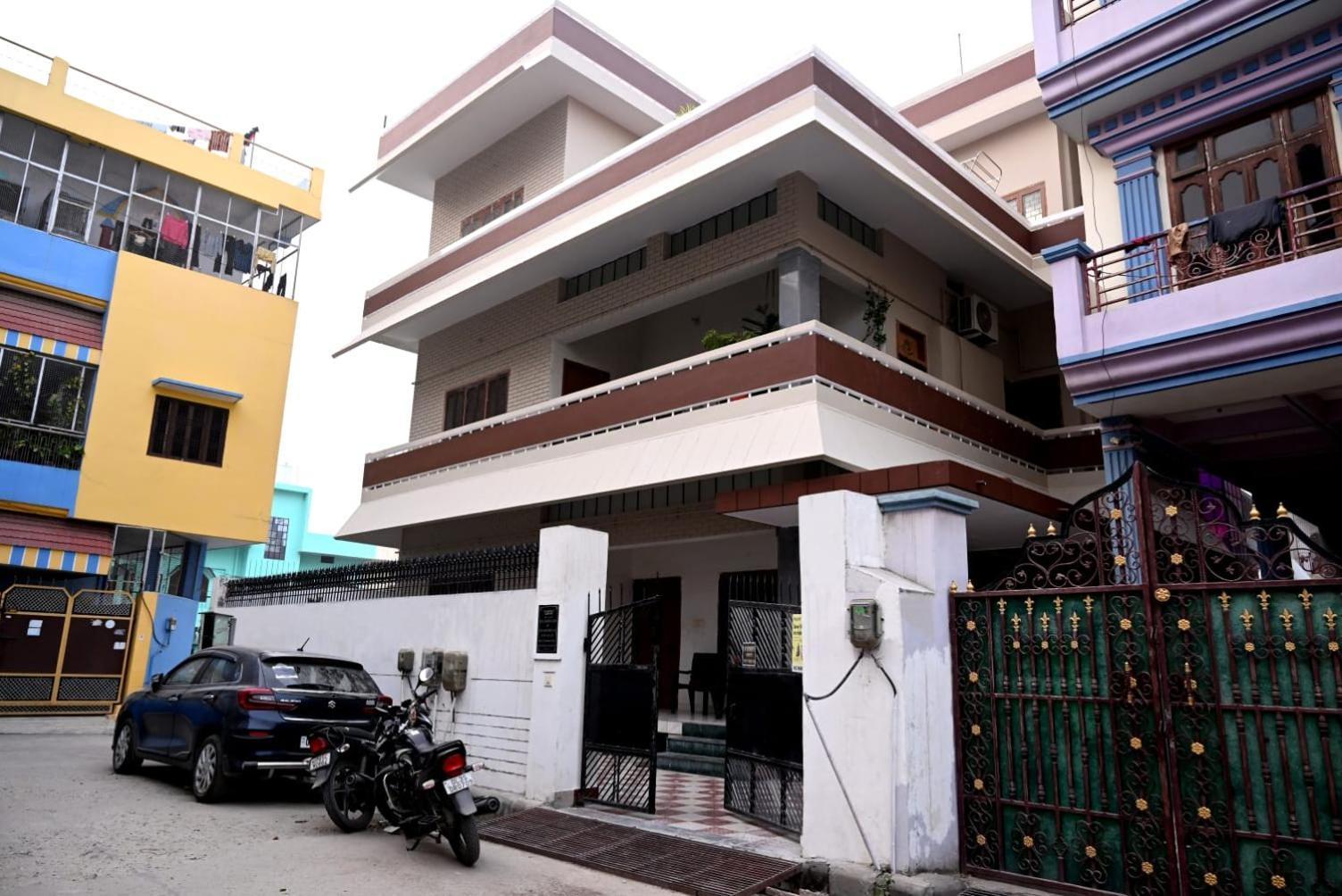 Elephant House - * Varanasi
