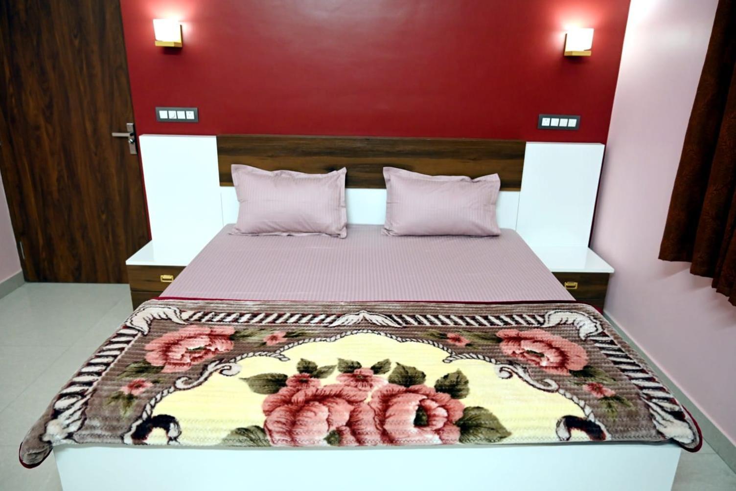 Elephant House - * Varanasi