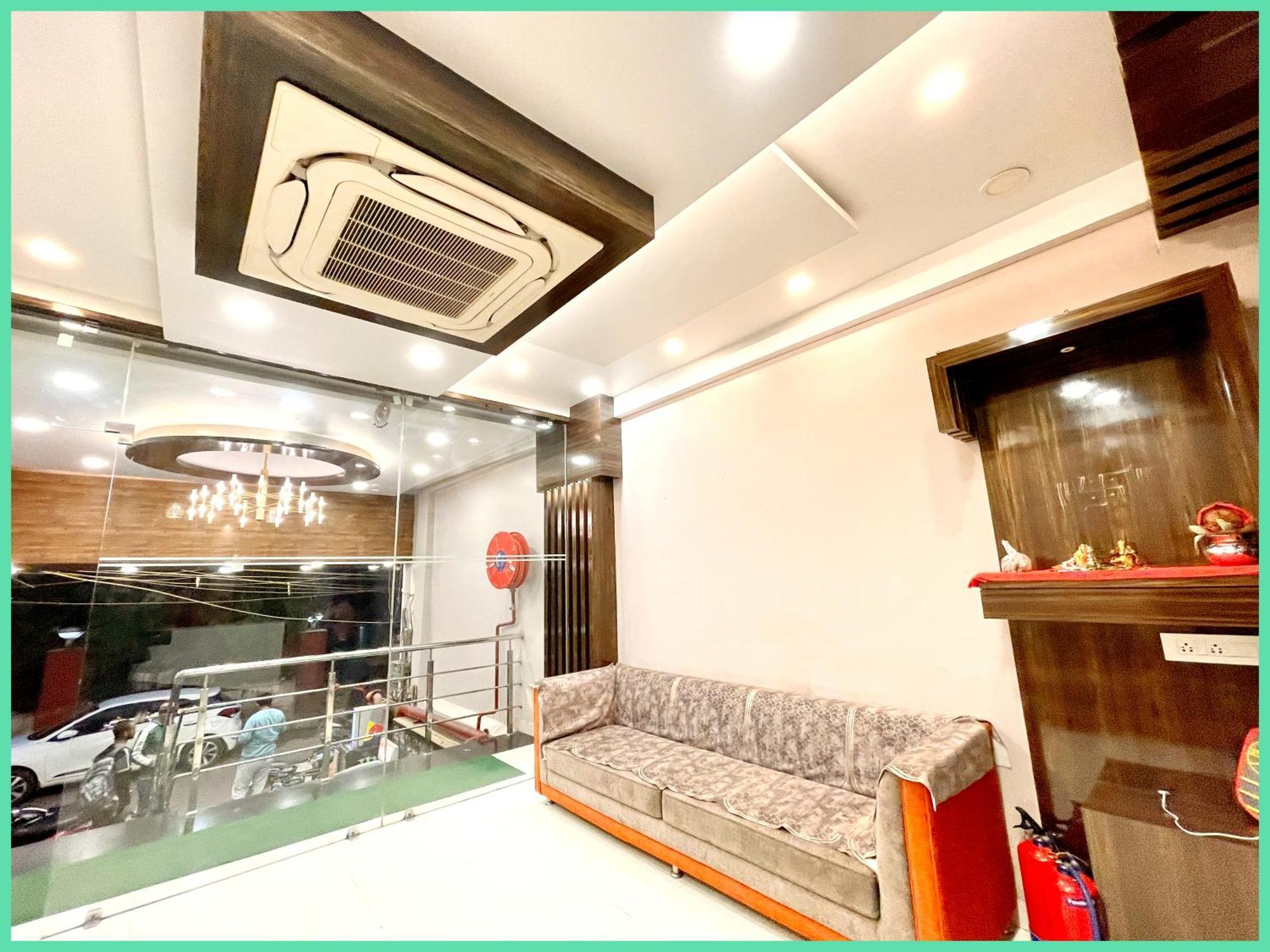 Nandini Palace ! ! ! Fully-air-conditioned-hotel Family-friendly-hotel, Near-kashi-vishwanath-temple And Ganga Ghat Hotel 4*