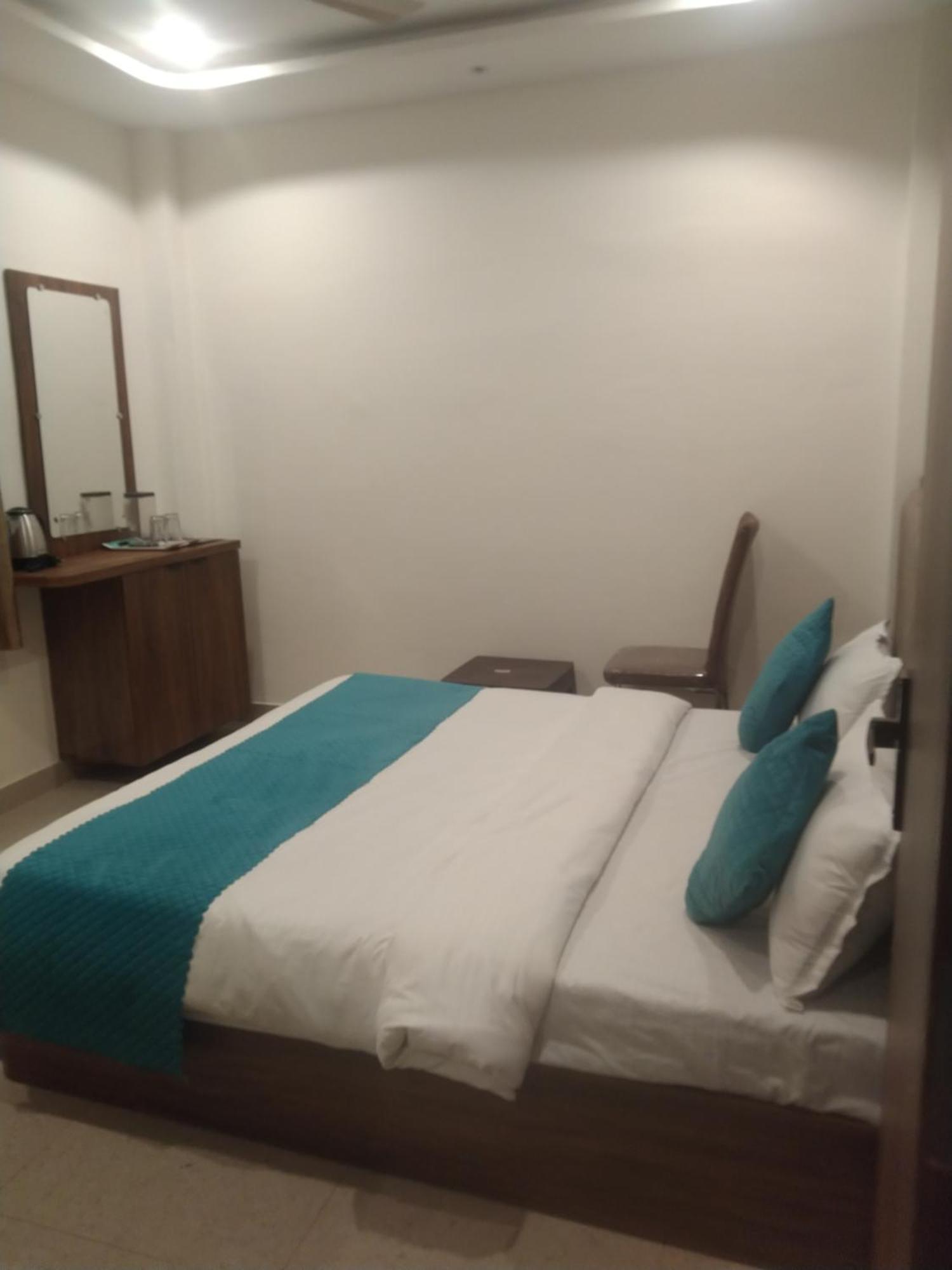 M B Grand Guest house Varanasi