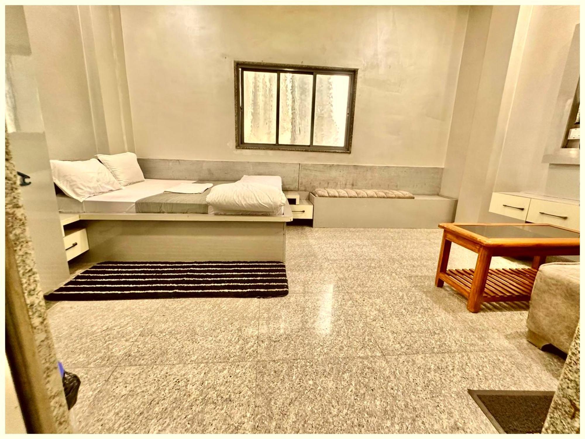 Prakash ! ! Fully-air-conditioned At Prime Location With Off Site Parking Availability, Near Kashi Vishwanath Temple, And Ganga Ghat Varanasi
