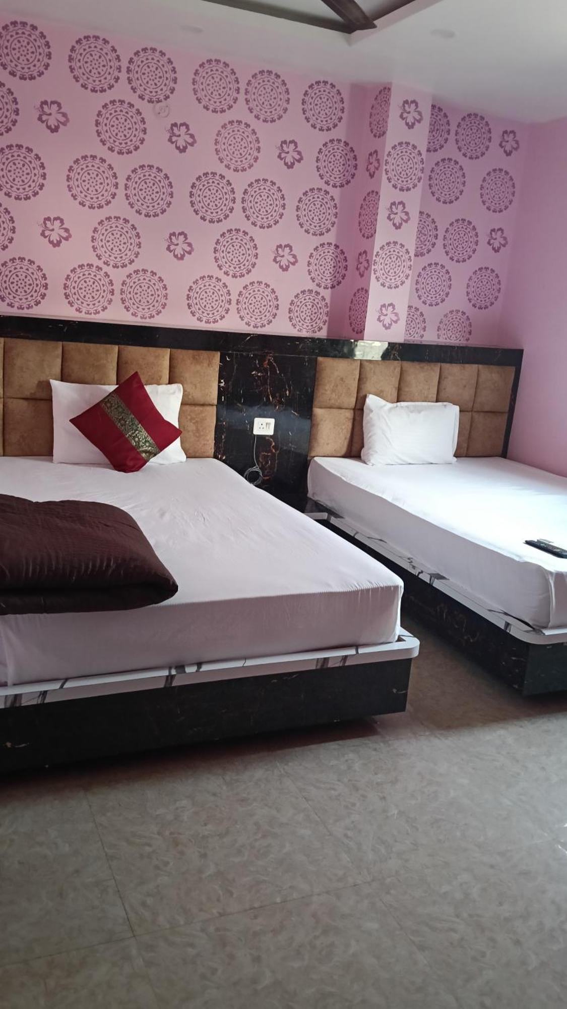 Raghubeer Temple Hotel Varanasi