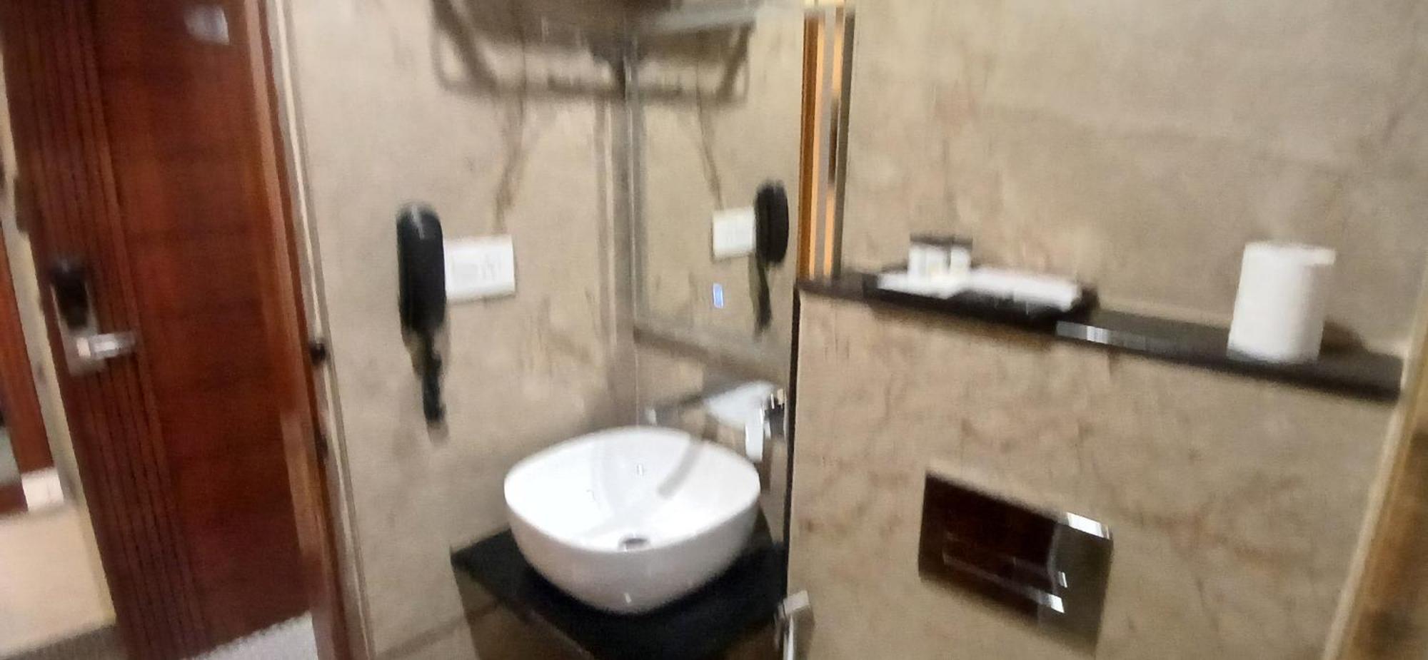 Hotel Mantavya - Near Bhu Campus 5*