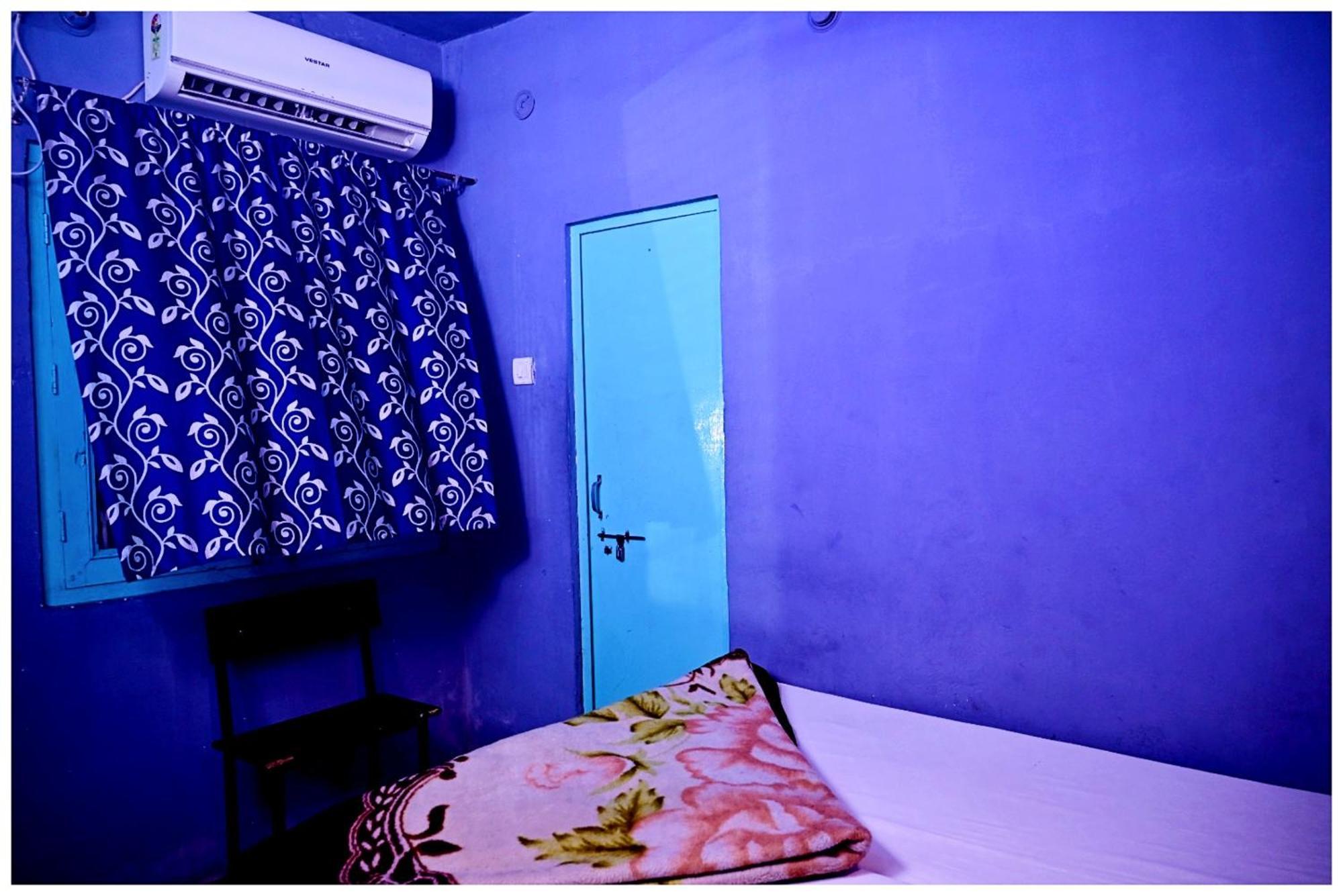Hotel Budget Banaras # Rest Near Ganga River & Kashi Vishwanath Temple - Fully Air Conditioned With Wi-fi #prime Location - Seller In Varanasi