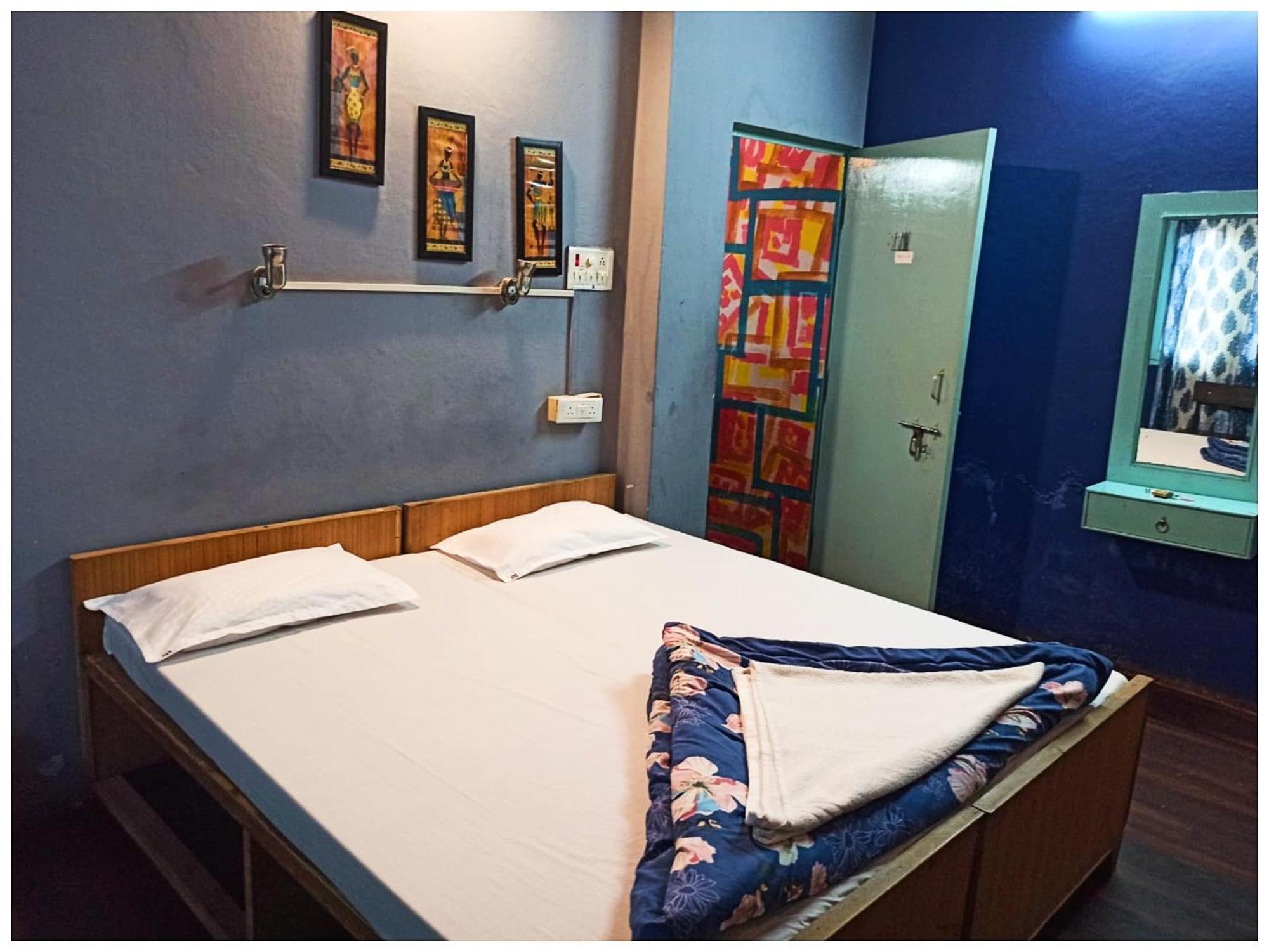 Budget Banaras # Rest Near Ganga River & Kashi Vishwanath Temple - Fully Air Conditioned With Wi-fi #prime Location - Seller In Hotel