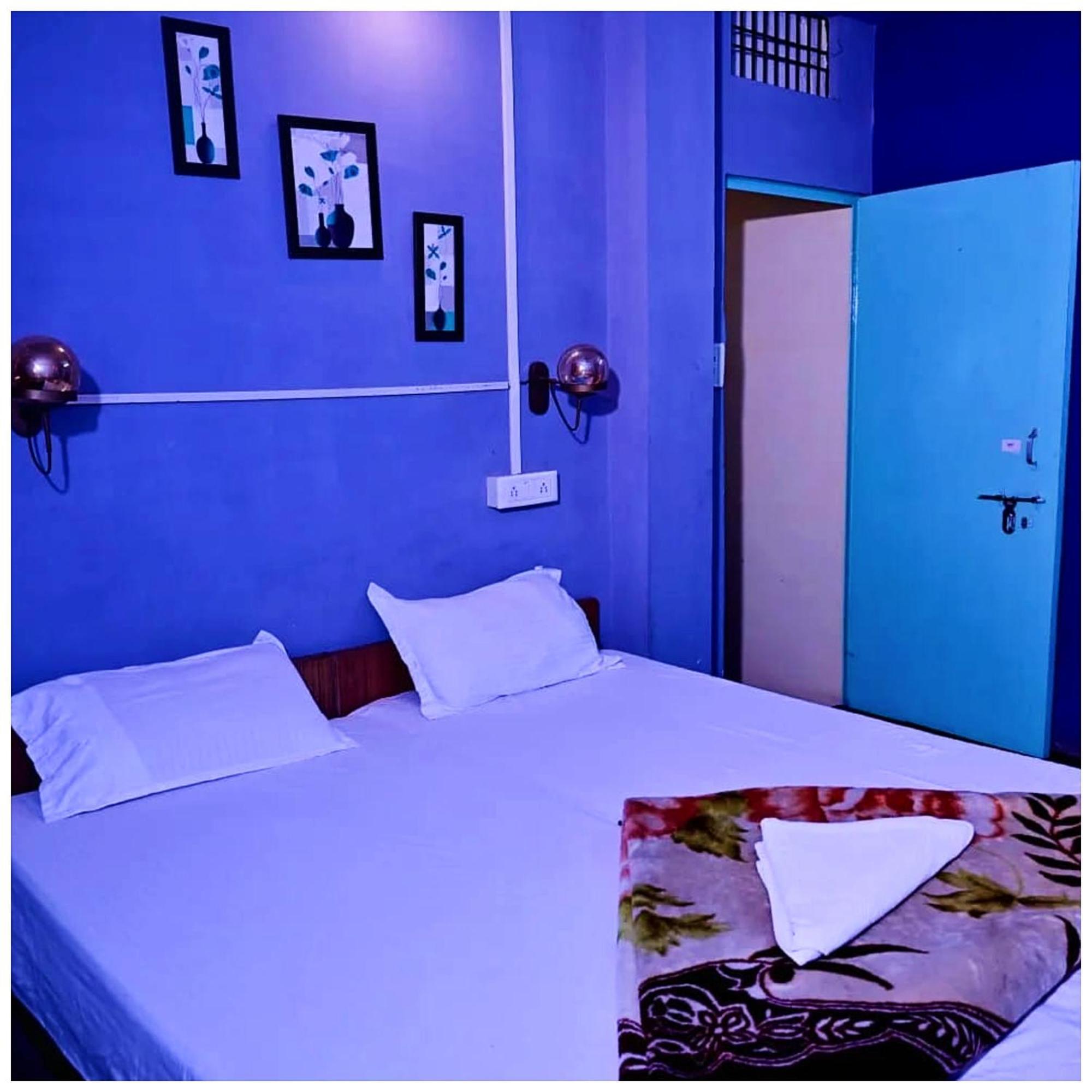 Budget Banaras # Rest Near Ganga River & Kashi Vishwanath Temple - Fully Air Conditioned With Wi-fi #prime Location - Seller In
