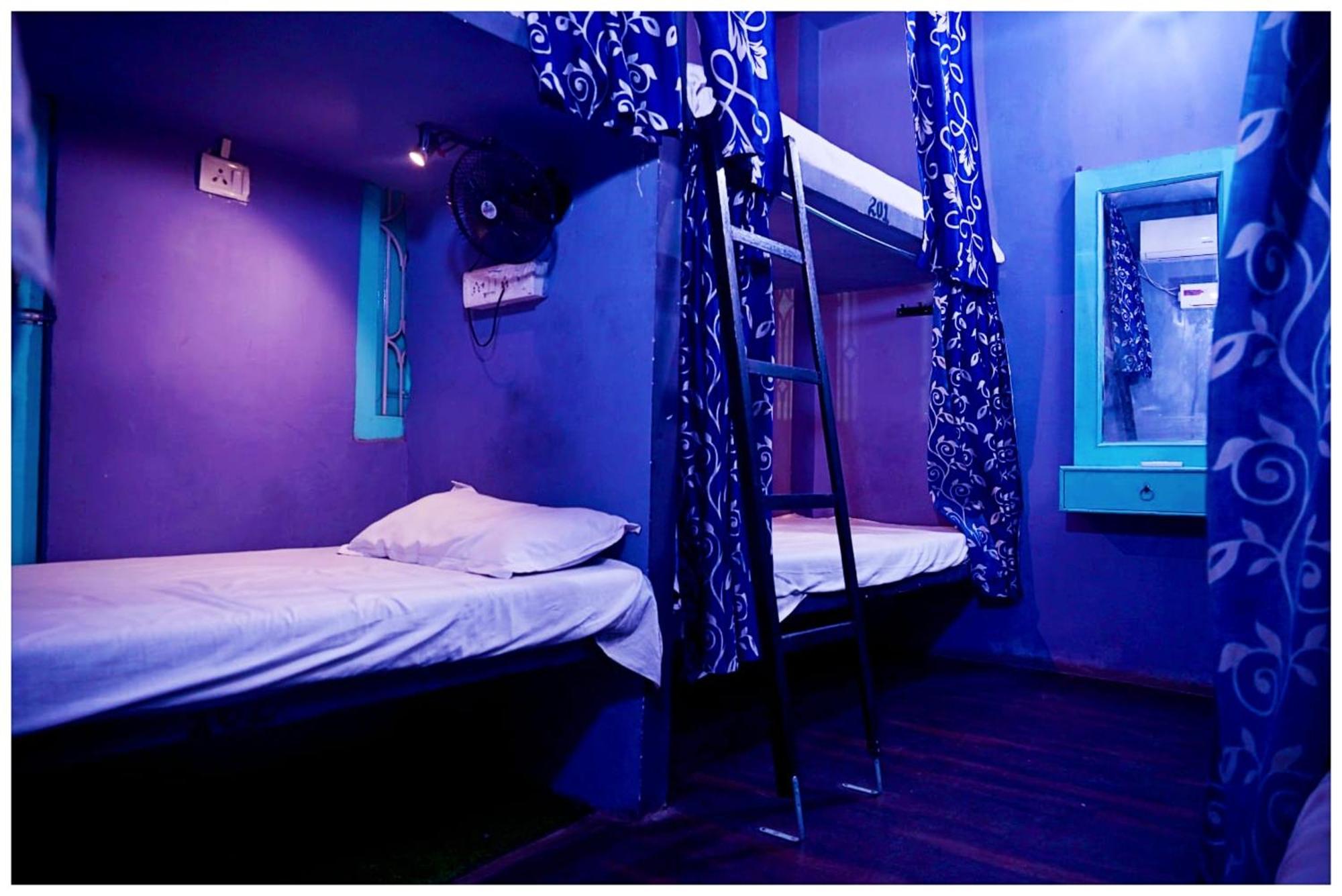Hotel Budget Banaras # Rest Near Ganga River & Kashi Vishwanath Temple - Fully Air Conditioned With Wi-fi #prime Location - Seller In 4*