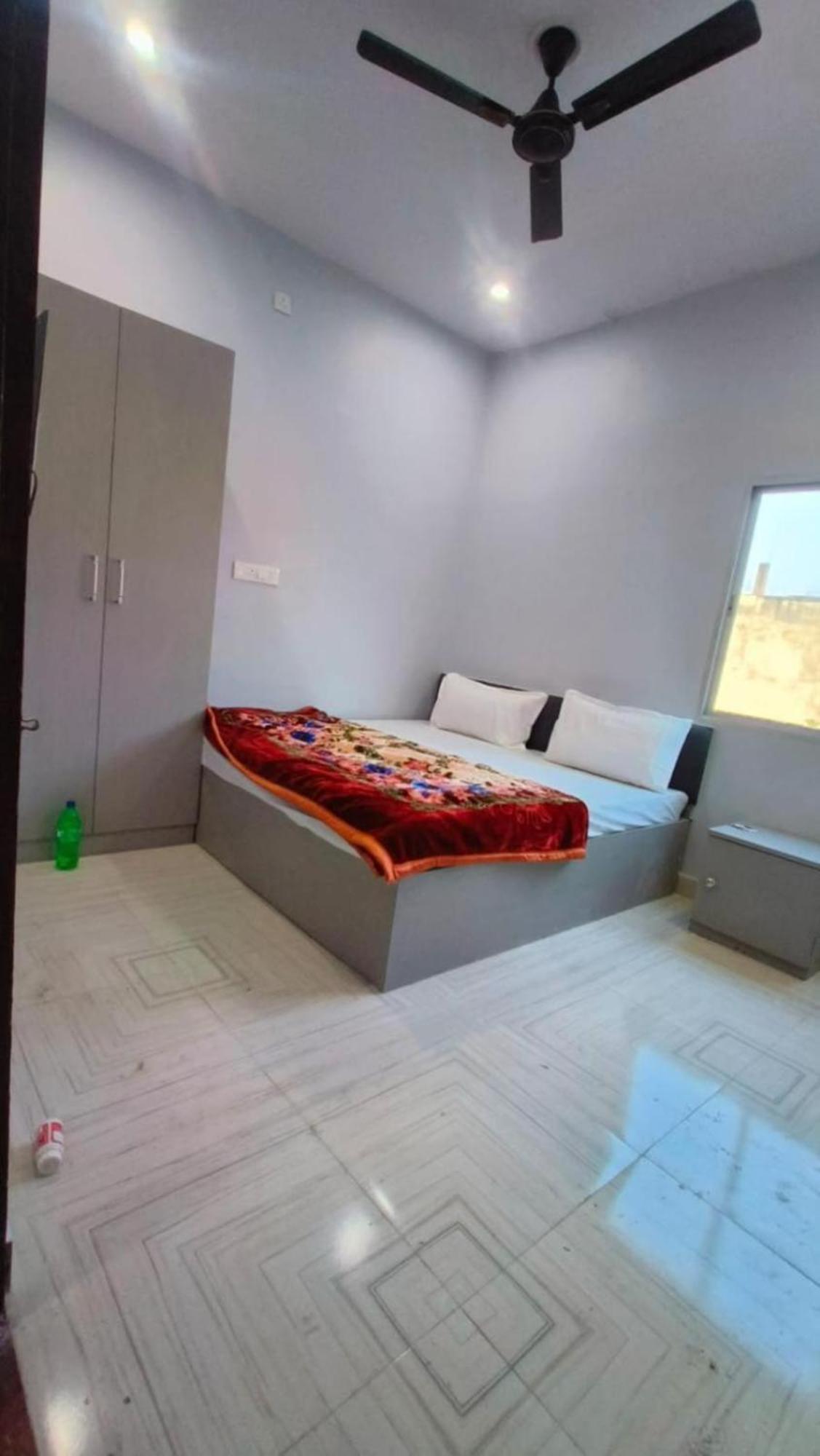 Hotel Shivaa Aashram Near Kashi Temple With Free Internet Service Hotel