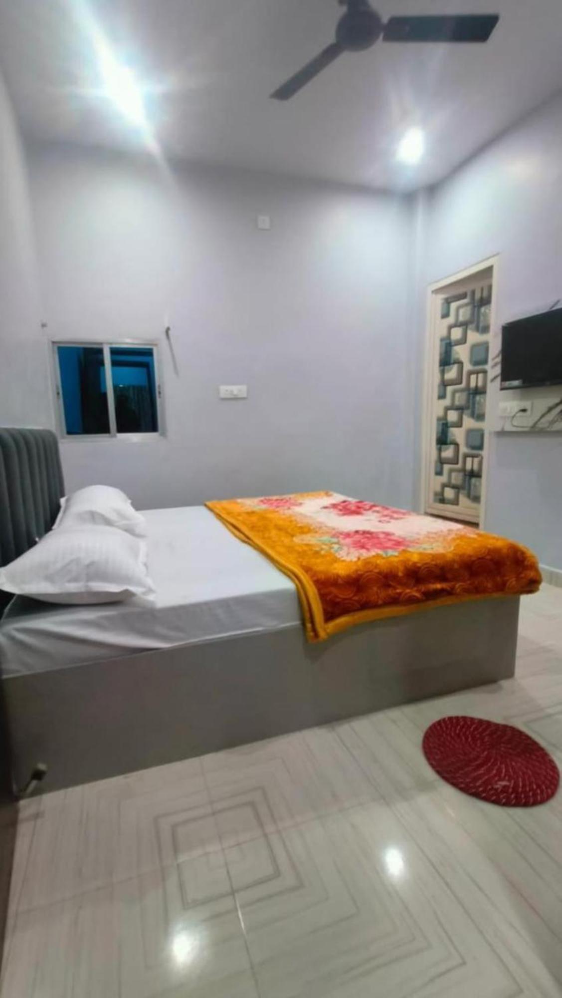 Hotel Shivaa Aashram Near Kashi Temple With Free Internet Service Hotel Varanasi