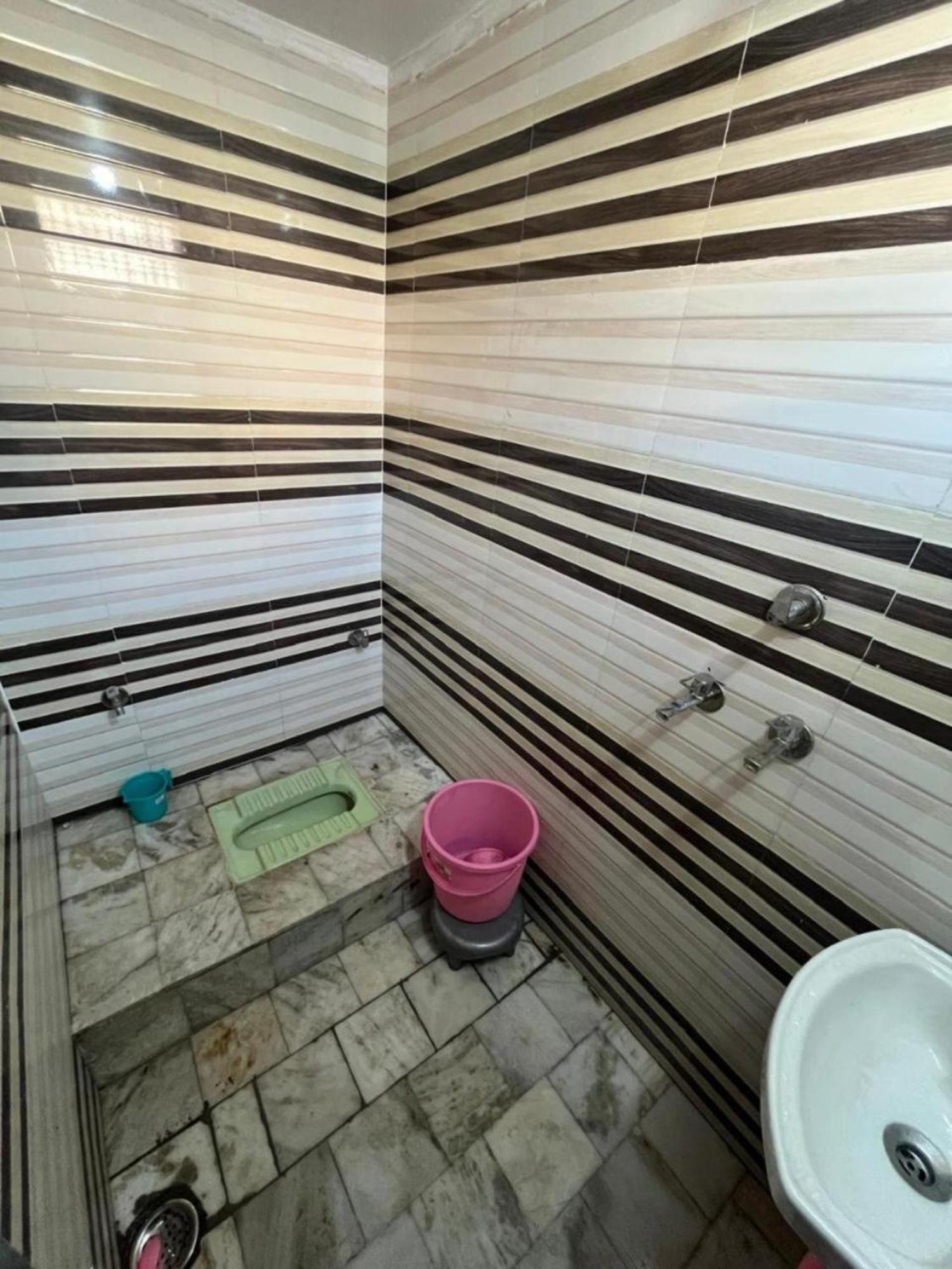 Hotel Shivaa Aashram Near Kashi Temple With Free Internet Service Hotel Varanasi