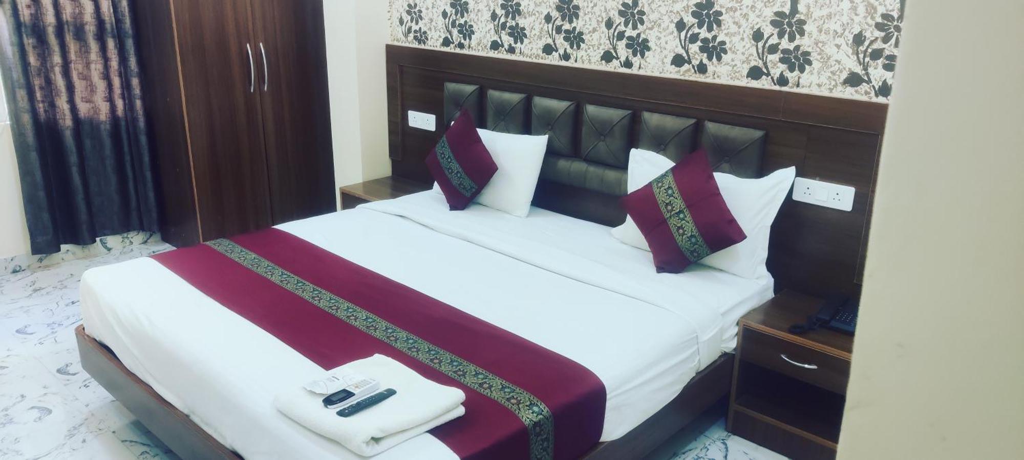 Raghubeer Temple Hotel Varanasi
