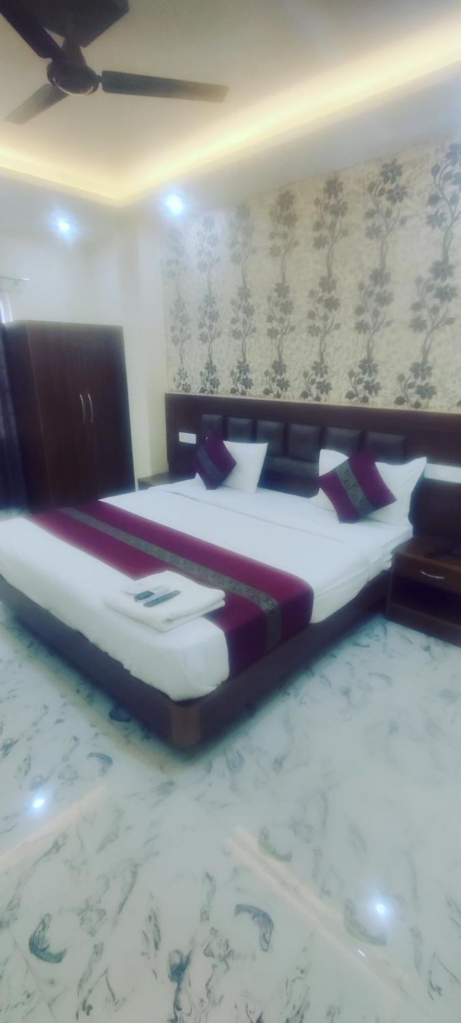 Hotel Raghubeer Temple Varanasi