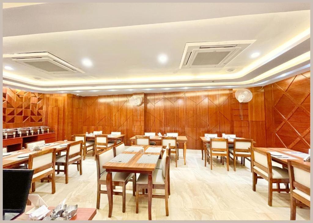 Hotel Mantavya - Near Bhu Campus 5*