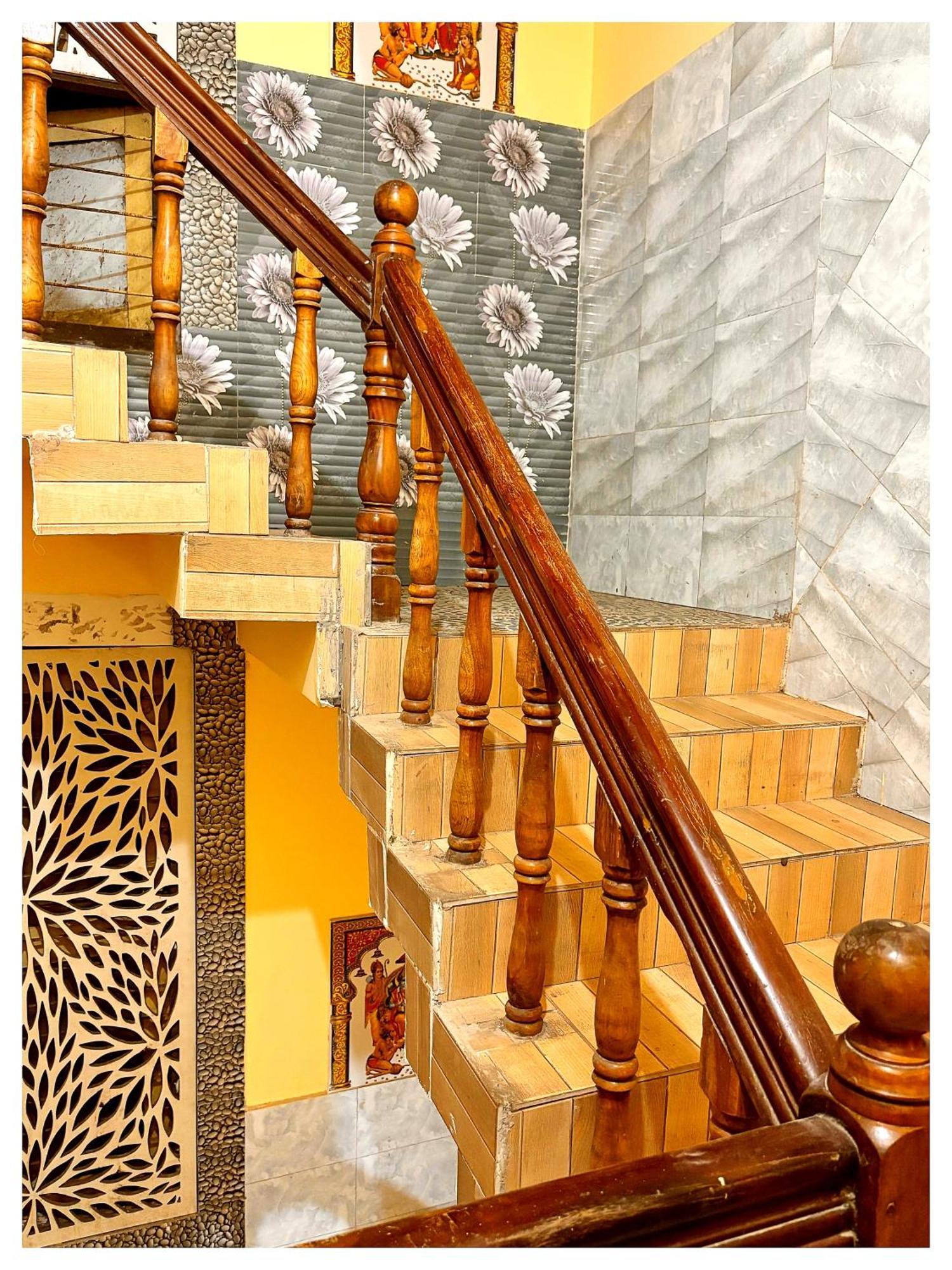 Hotel M-a-n-g-l-a Paying # Near Dashashwamedh Ghat And Kashi Vishwanath Temple - A Premium In