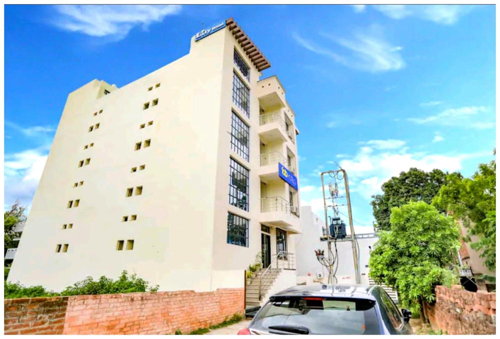 Luxuary Kashi Palace Heaven Near Kashi Vishwanath Temple - A Luxuary In Hotel