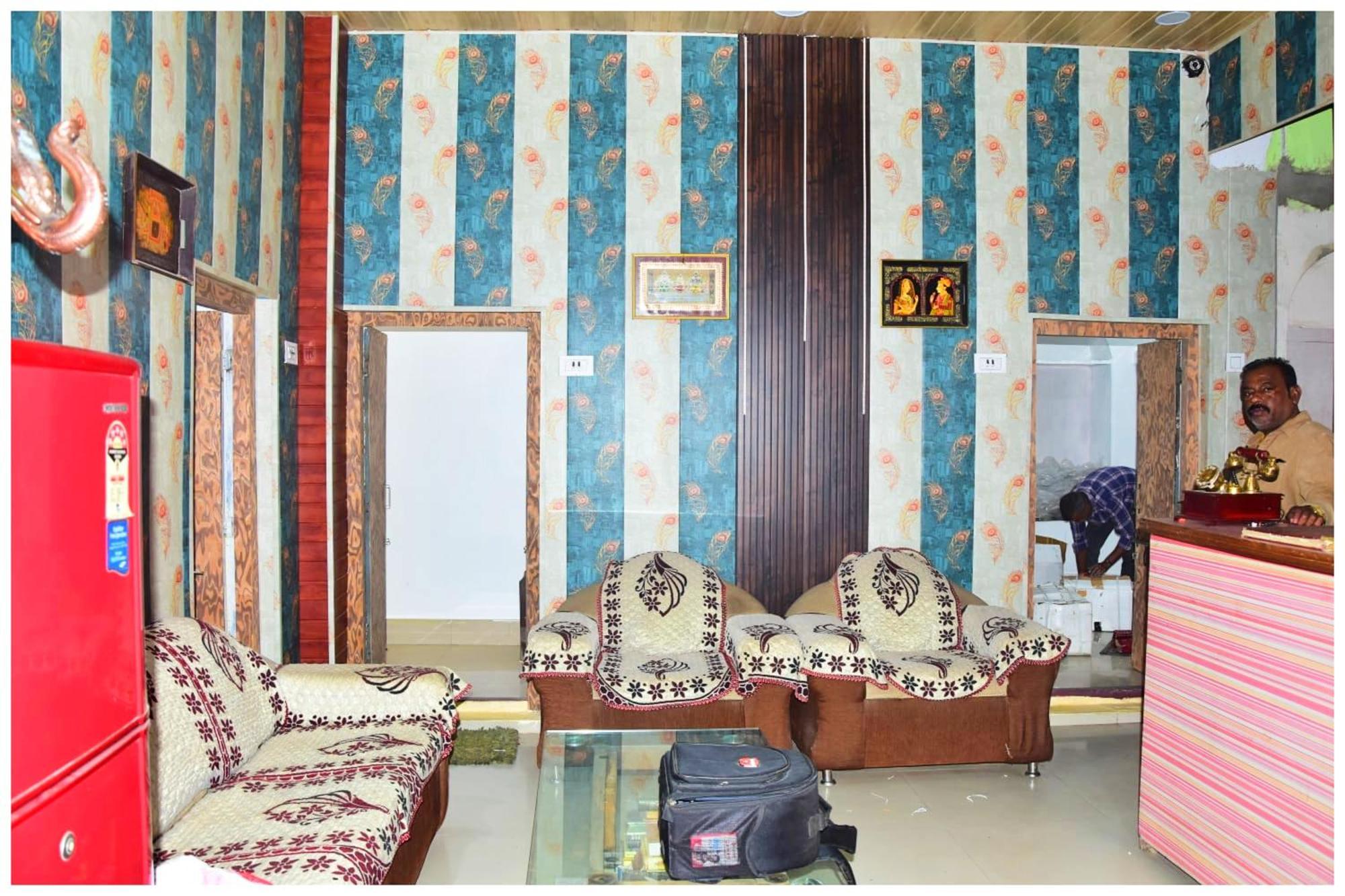 M-a-n-g-l-a Paying # Near Dashashwamedh Ghat And Kashi Vishwanath Temple - A Premium In 4*