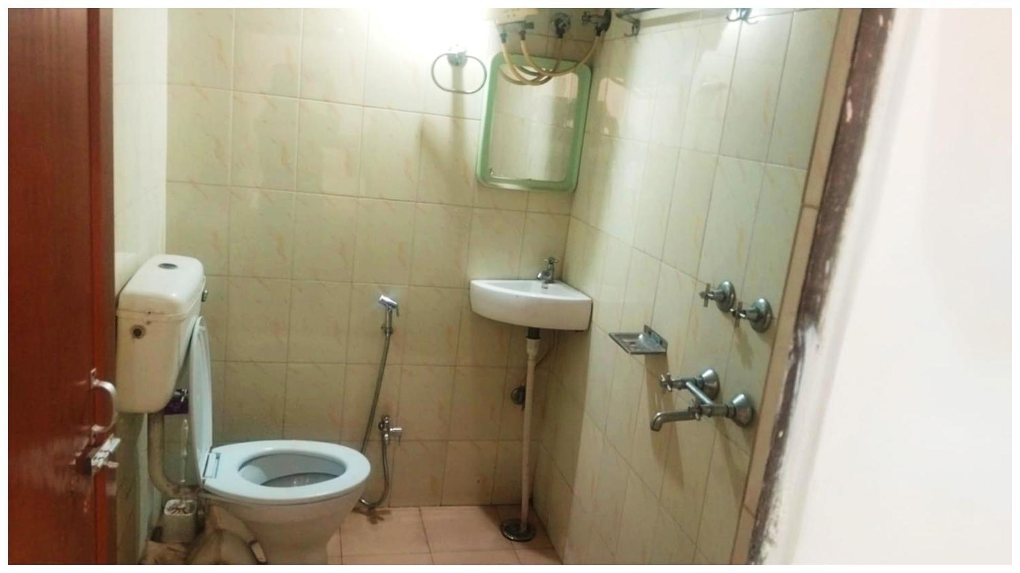 Hotel M-a-n-g-l-a Paying # Near Dashashwamedh Ghat And Kashi Vishwanath Temple - A Premium In