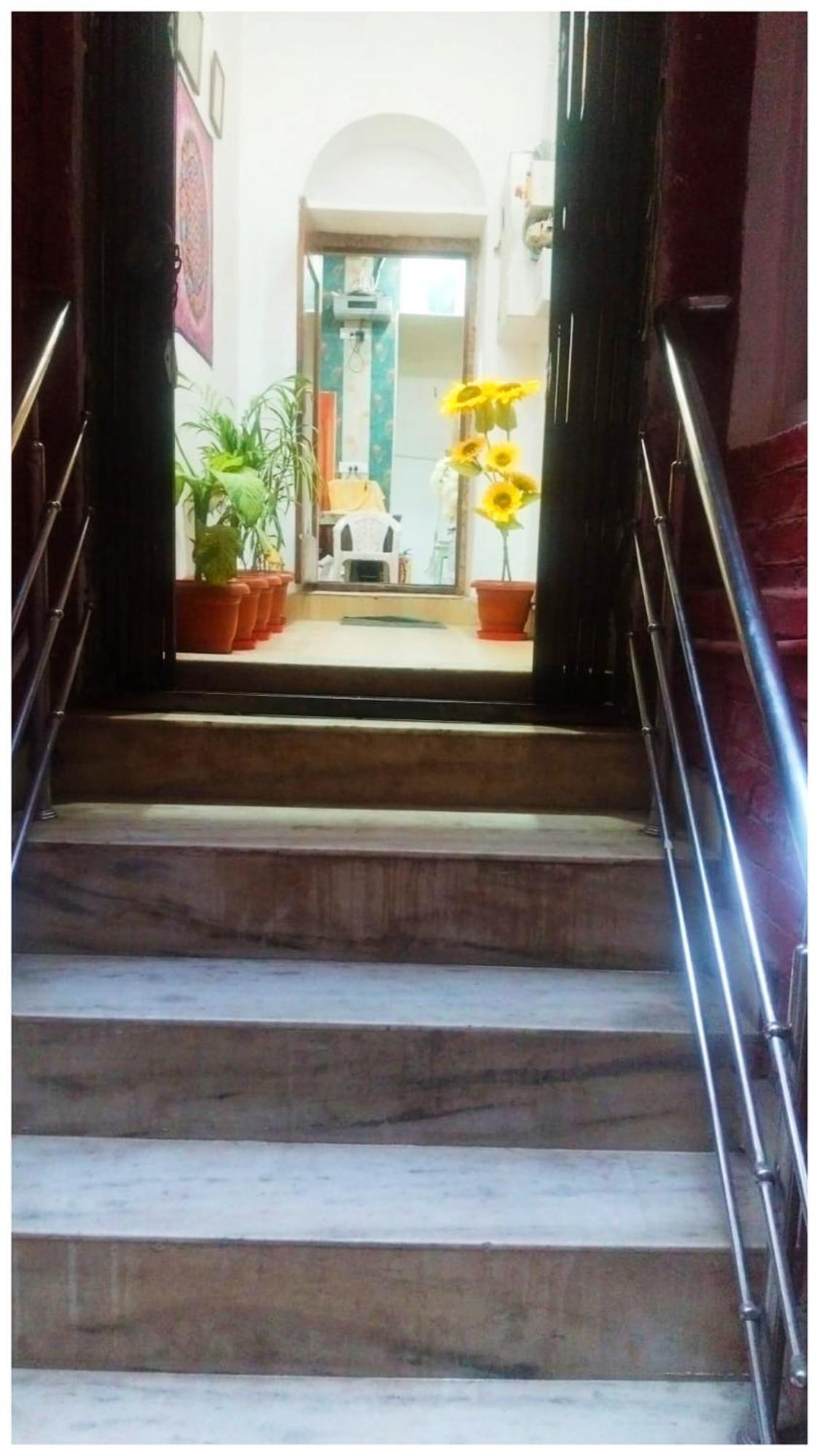 M-a-n-g-l-a Paying # Near Dashashwamedh Ghat And Kashi Vishwanath Temple - A Premium In Hotel 4*