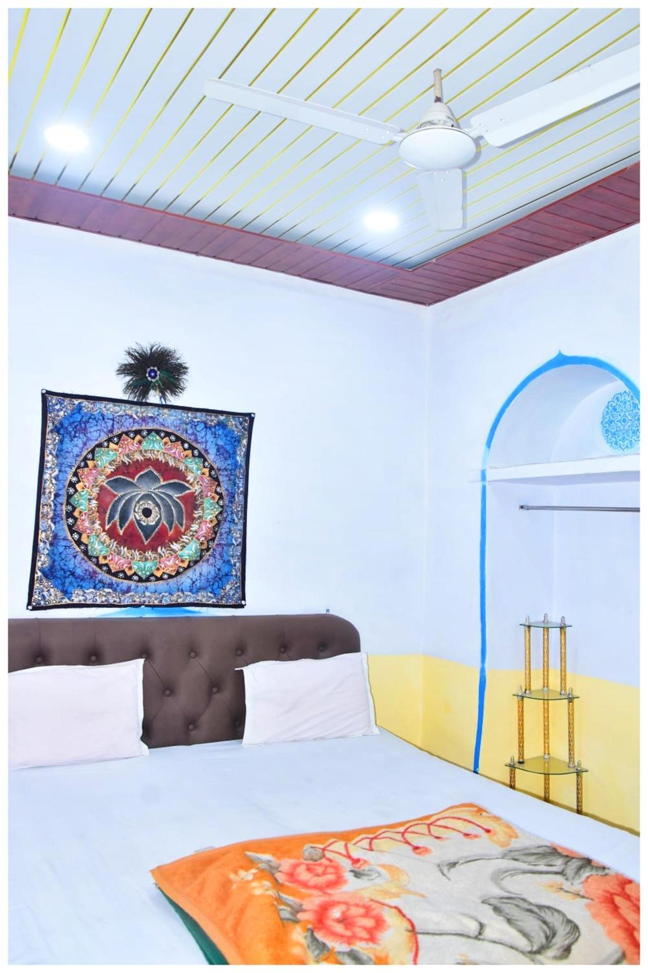 Hotel M-a-n-g-l-a Paying # Near Dashashwamedh Ghat And Kashi Vishwanath Temple - A Premium In