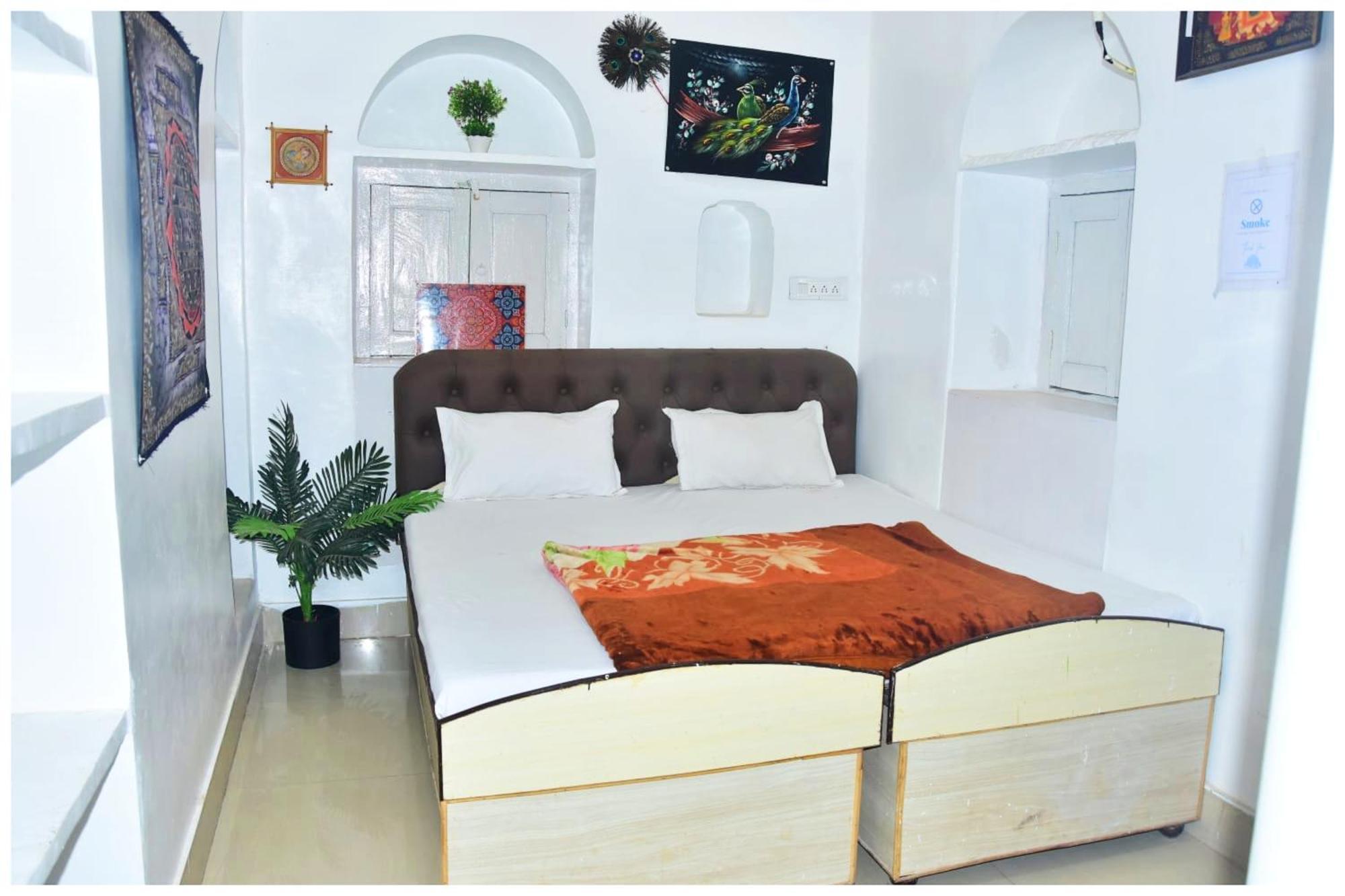 Hotel M-a-n-g-l-a Paying # Near Dashashwamedh Ghat And Kashi Vishwanath Temple - A Premium In 4*