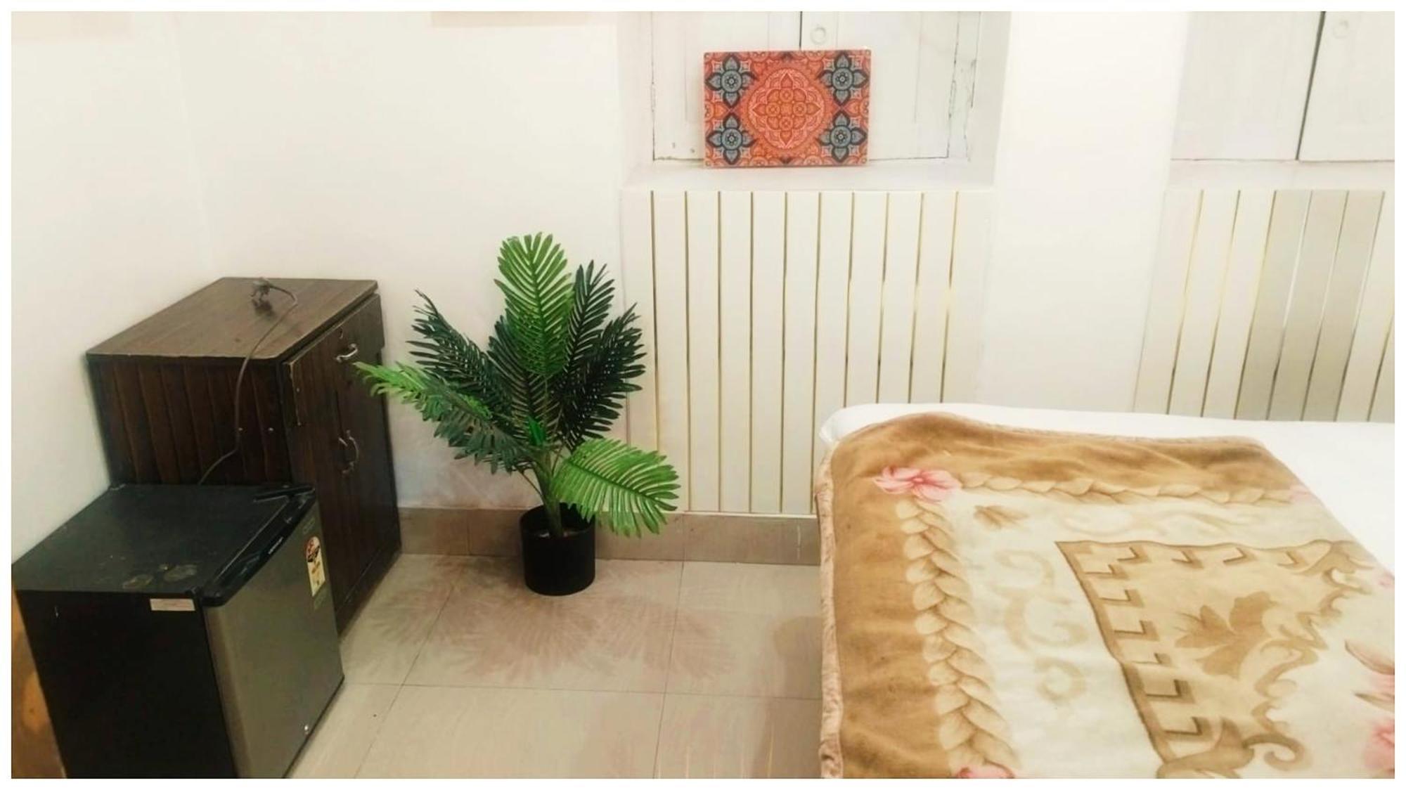 M-a-n-g-l-a Paying # Near Dashashwamedh Ghat And Kashi Vishwanath Temple - A Premium In Hotel 4*