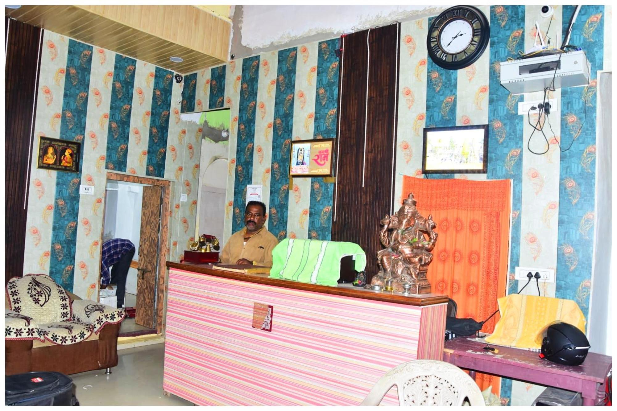 M-a-n-g-l-a Paying # Near Dashashwamedh Ghat And Kashi Vishwanath Temple - A Premium In 4* Varanasi