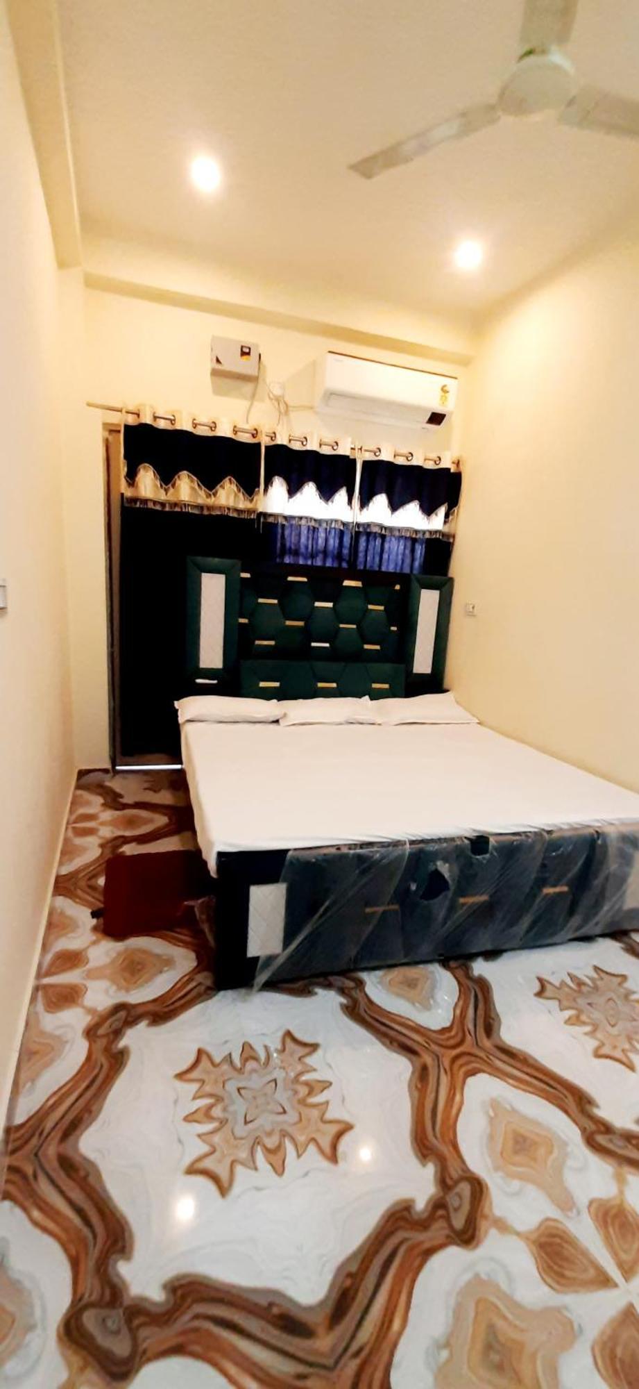 7bhk Flats Ac & Non Ac In Kashi Vishwanath Jyotirling The Sacred Guest house Varanasi