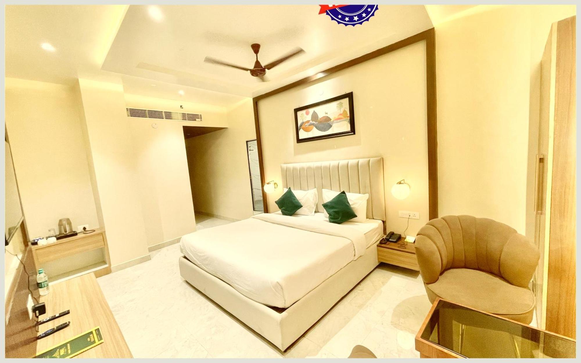 Vedan Gam Palace - Fully Air Conditioned At Prime Location - Near Shree Kashi Vishwanath Temple And Ganga Ghat - Luxury & Spacious - Rated Varanasi