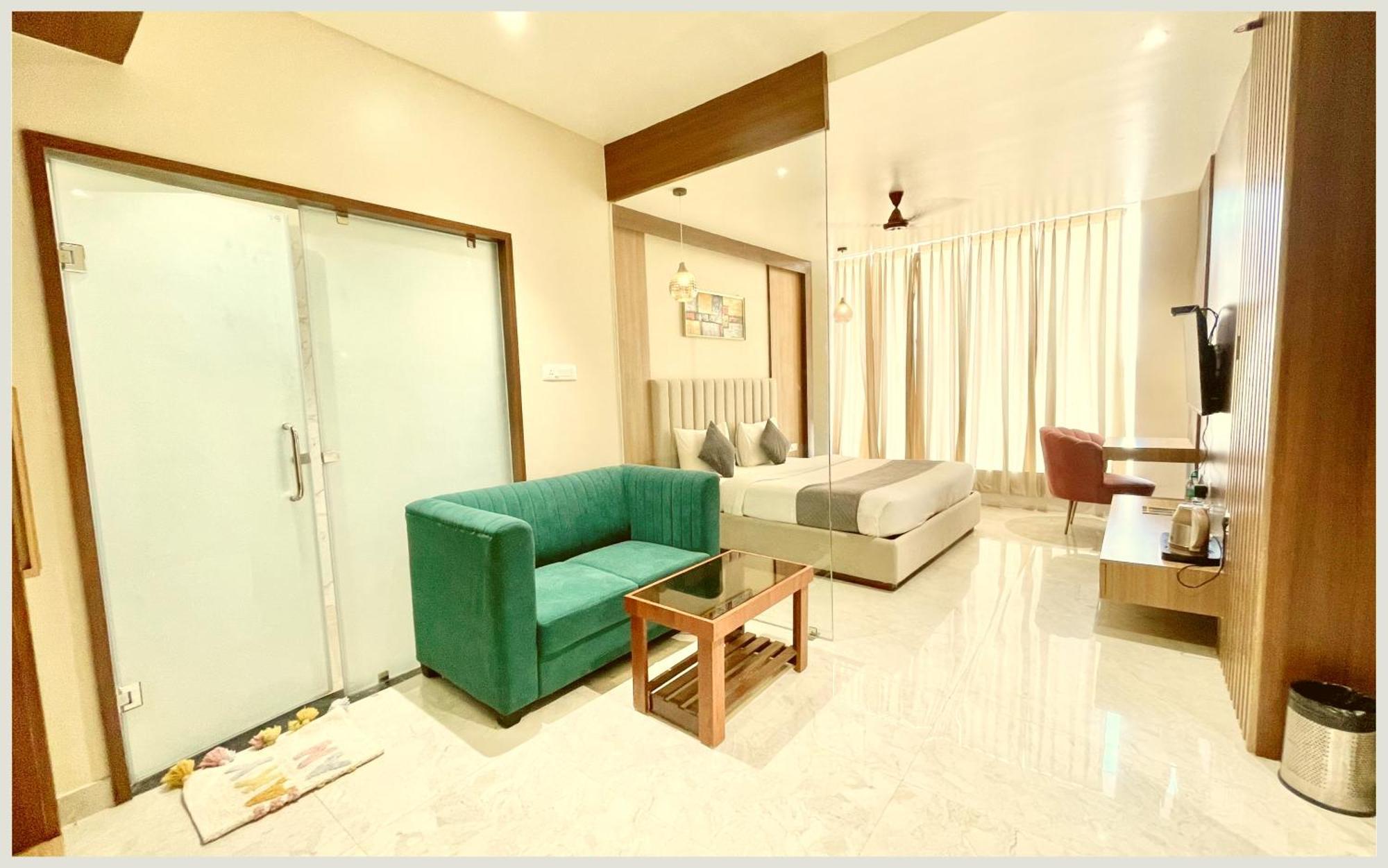 Vedan Gam Palace - Fully Air Conditioned At Prime Location - Near Shree Kashi Vishwanath Temple And Ganga Ghat - Luxury & Spacious - Rated 4* Varanasi