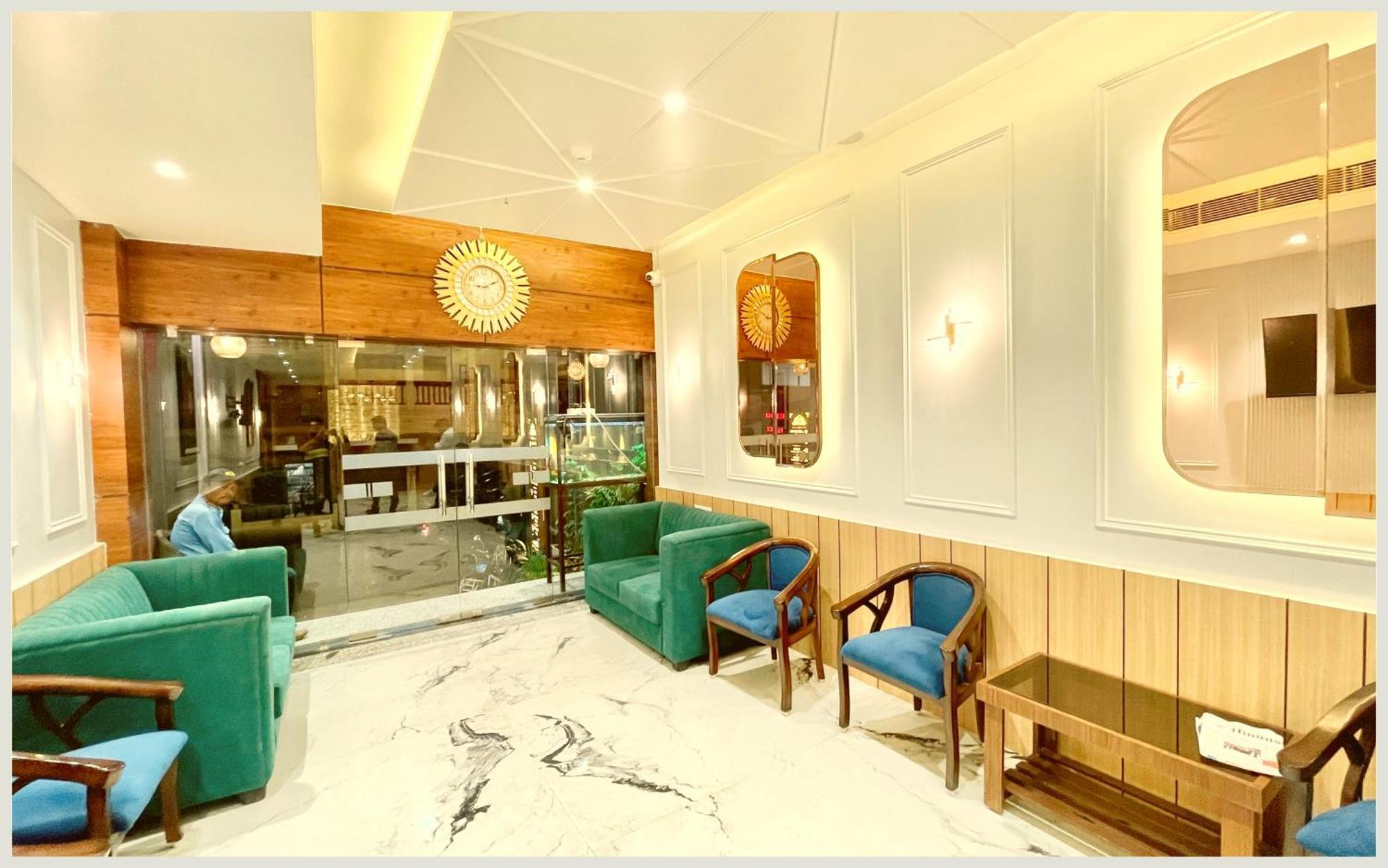 Hotel Vedan Gam Palace - Fully Air Conditioned At Prime Location - Near Shree Kashi Vishwanath Temple And Ganga Ghat - Luxury & Spacious - Rated