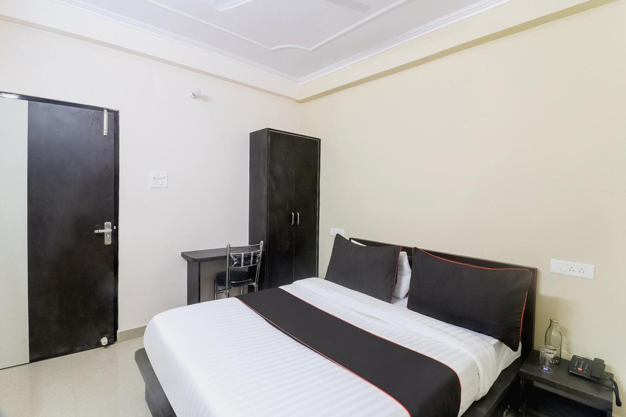 Hotel Collection O Pragyapuri Residents Varanasi