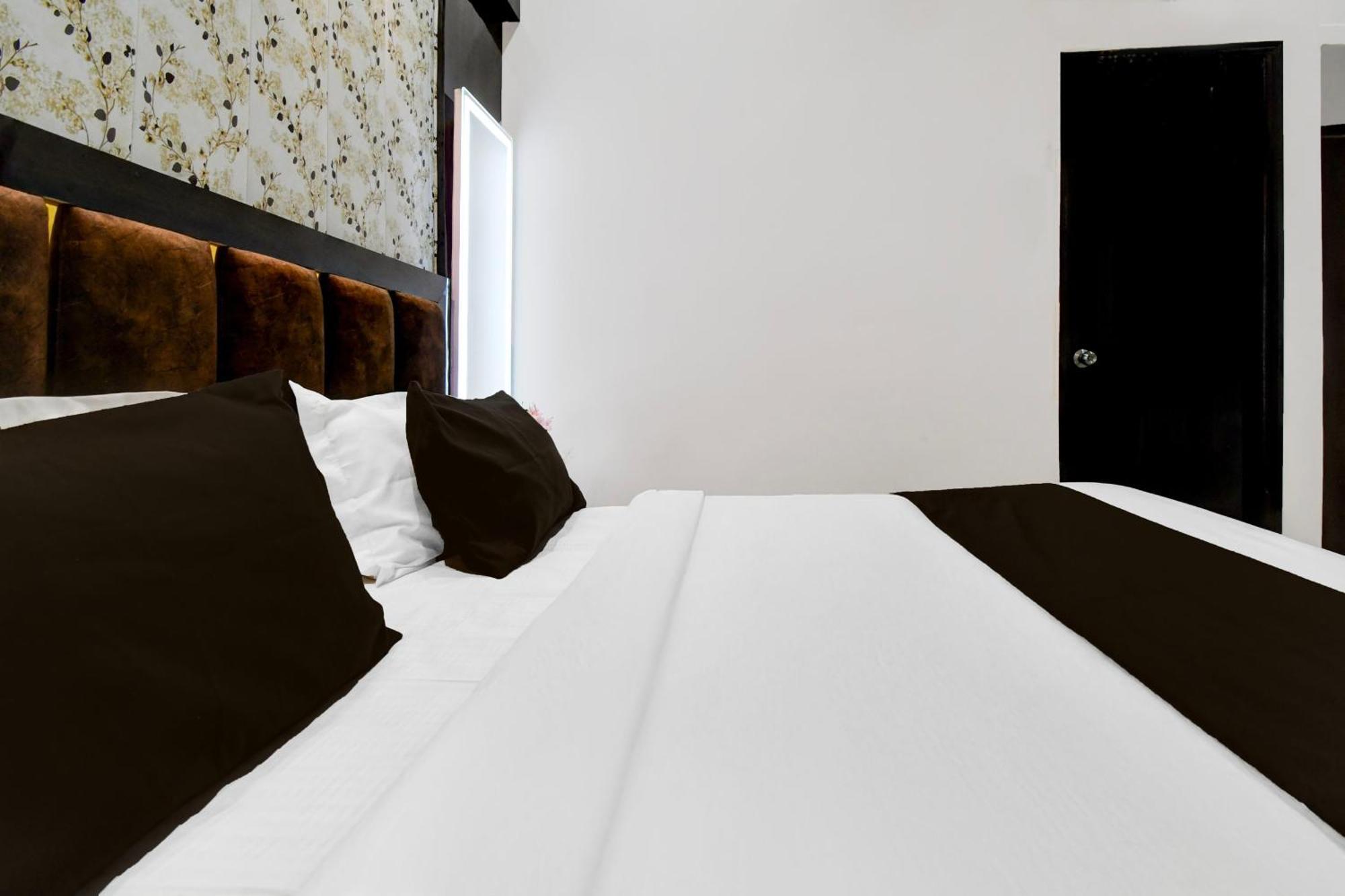 Hotel O Dc Grand Varanasi