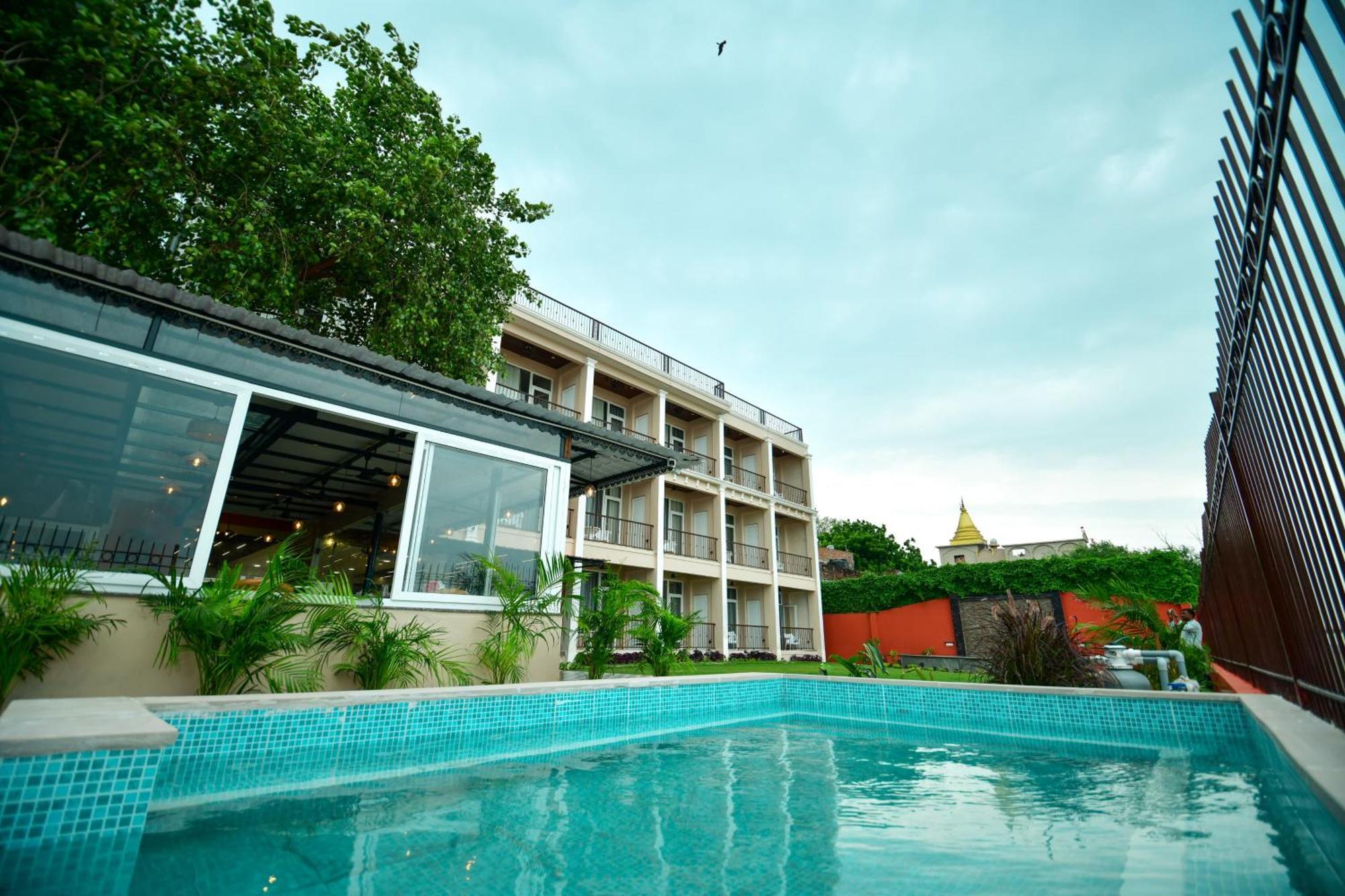 Aviral Ganga A Unit Of Amritaam Wellness Hotel 4*