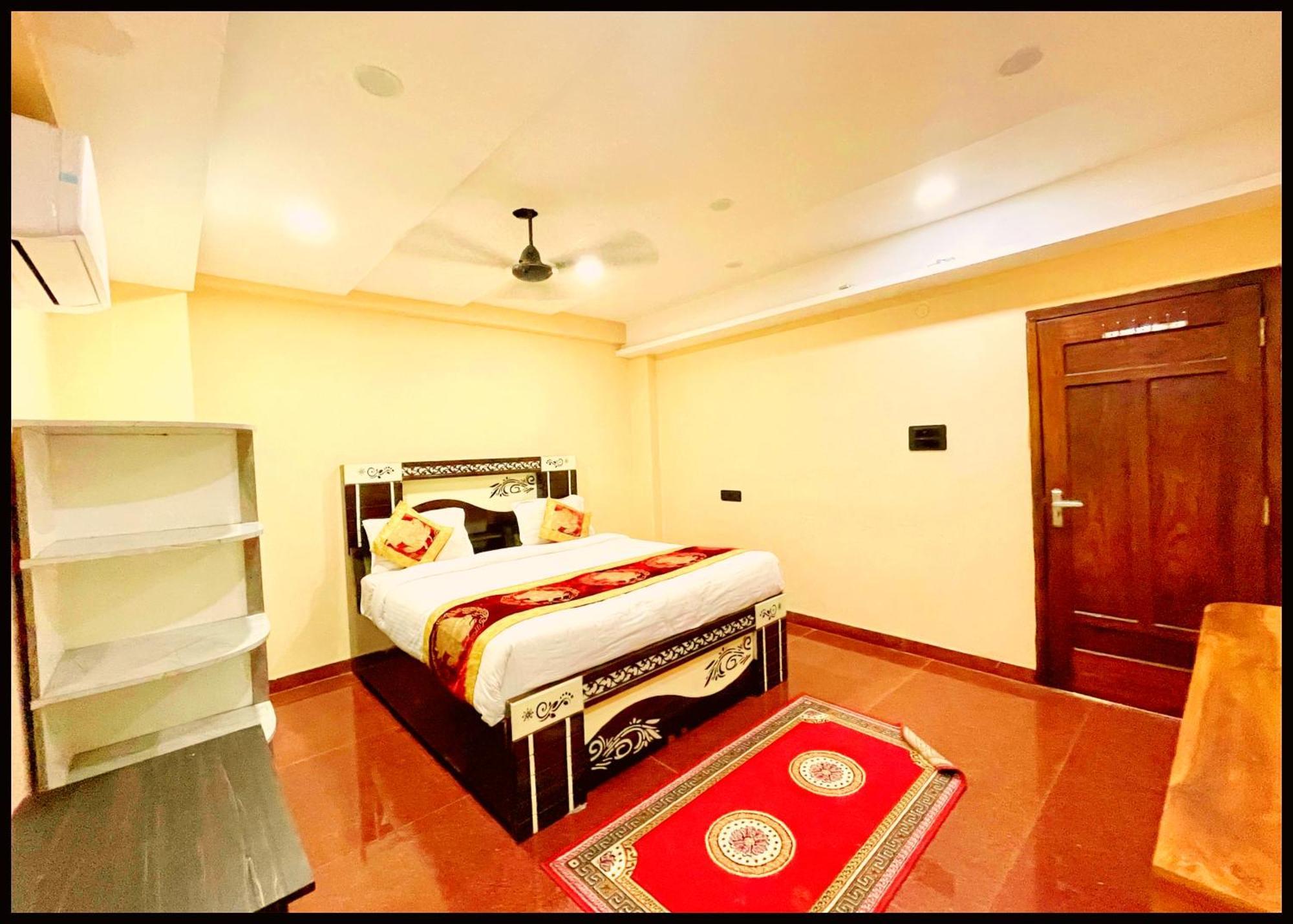 Sivi - Residency Near Kashi Vishwanath Temple - Swimming Pool -free Public Parking And Wifi Facilities - A Premium In 4* Varanasi