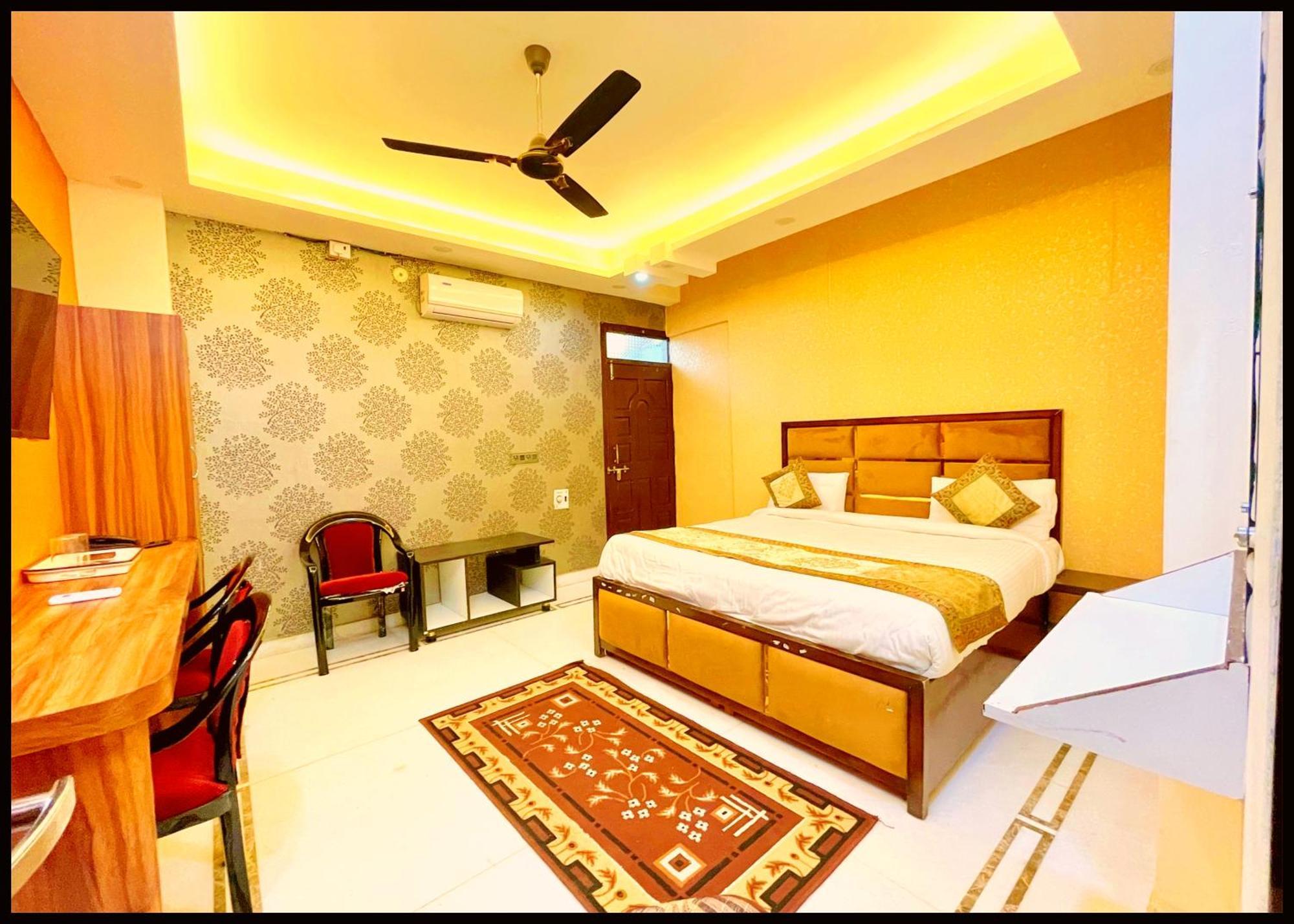 Hotel Sivi - Residency Near Kashi Vishwanath Temple - Swimming Pool -free Public Parking And Wifi Facilities - A Premium In 4*