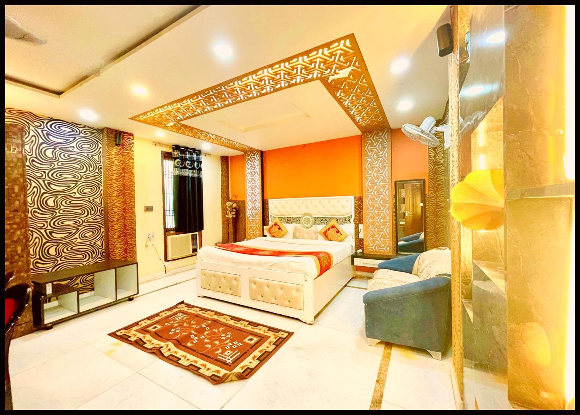 Hotel Sivi - Residency Near Kashi Vishwanath Temple - Swimming Pool -free Public Parking And Wifi Facilities - A Premium In Varanasi