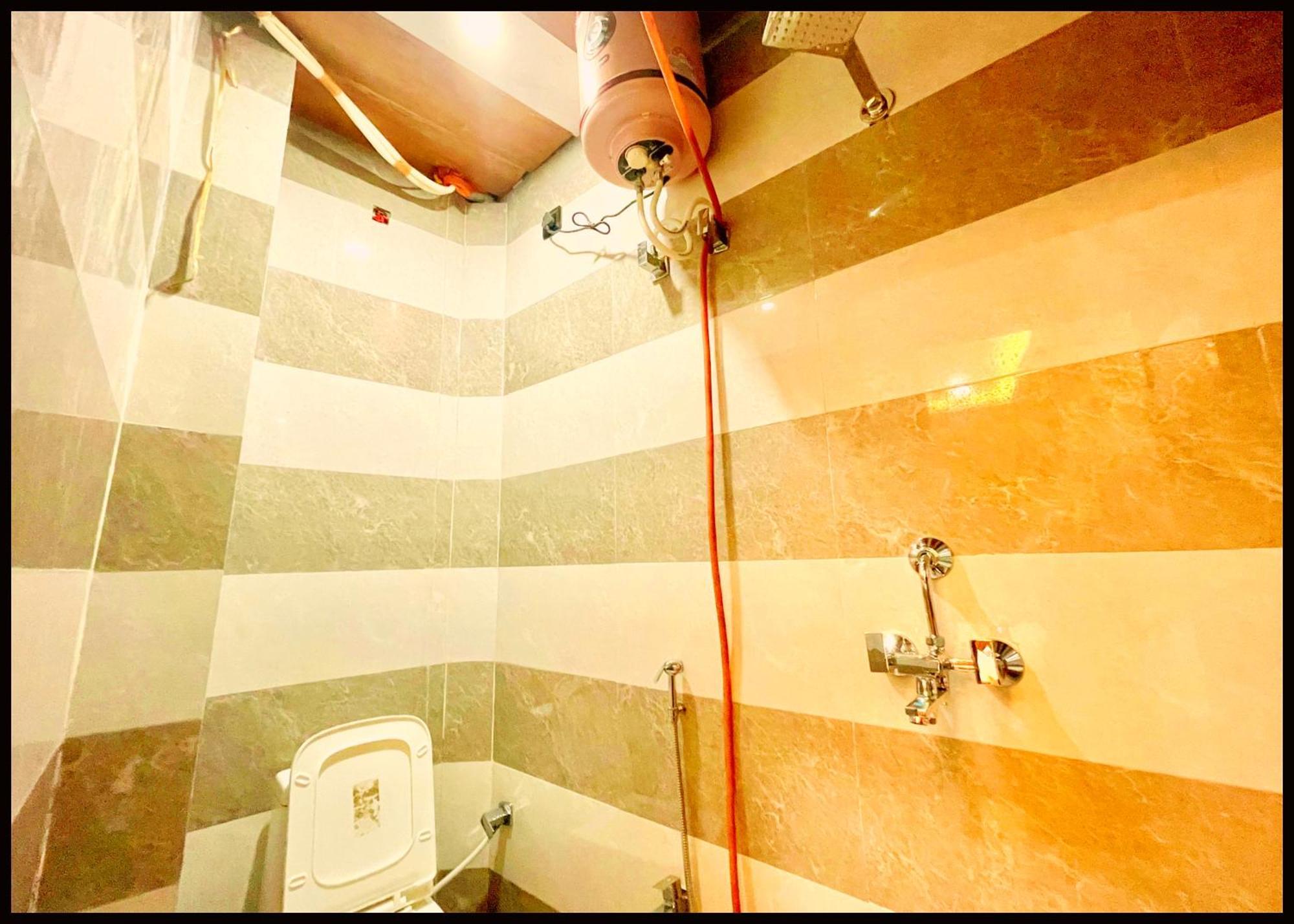 Hotel Sivi - Residency Near Kashi Vishwanath Temple - Swimming Pool -free Public Parking And Wifi Facilities - A Premium In