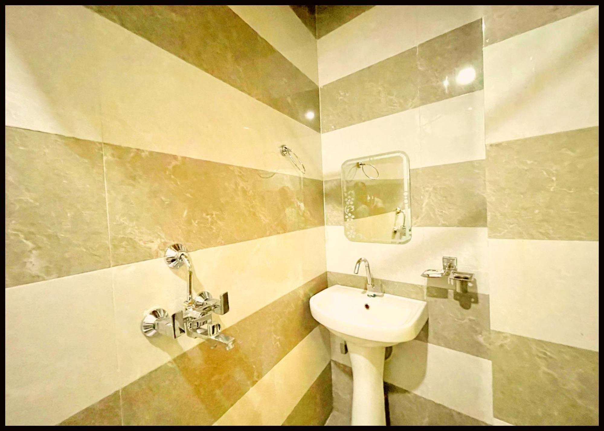 Hotel Sivi - Residency Near Kashi Vishwanath Temple - Swimming Pool -free Public Parking And Wifi Facilities - A Premium In 4*