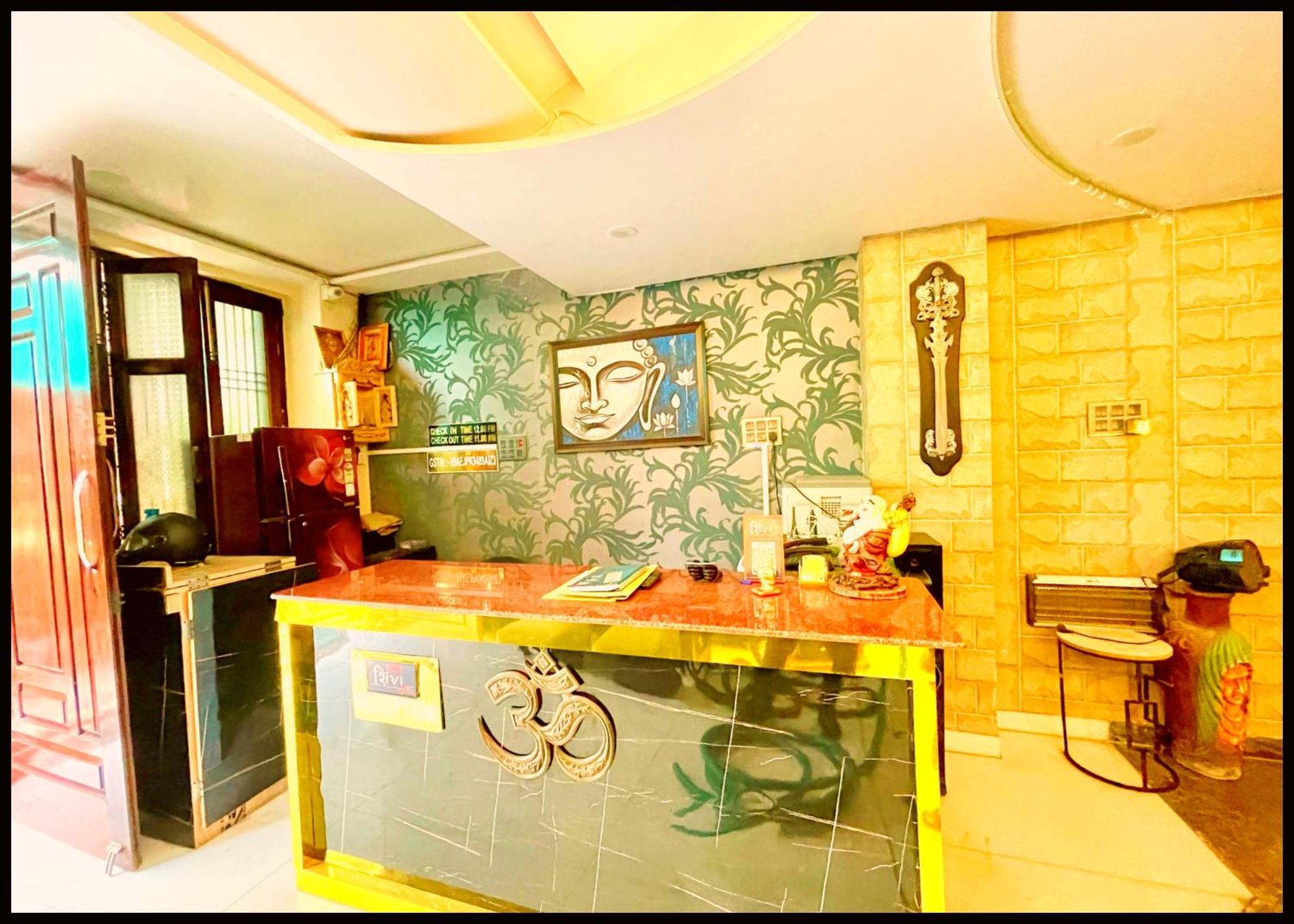 Sivi - Residency Near Kashi Vishwanath Temple - Swimming Pool -free Public Parking And Wifi Facilities - A Premium In Hotel
