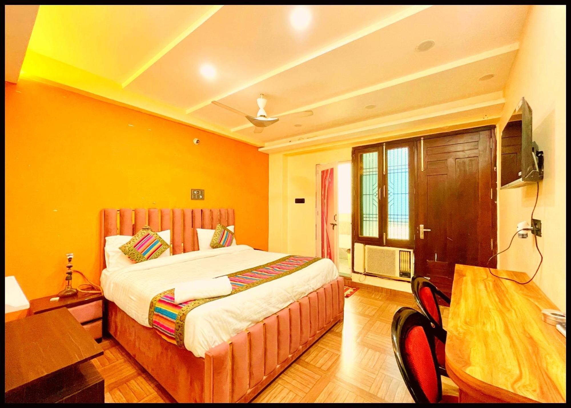 Hotel Sivi - Residency Near Kashi Vishwanath Temple - Swimming Pool -free Public Parking And Wifi Facilities - A Premium In 4*