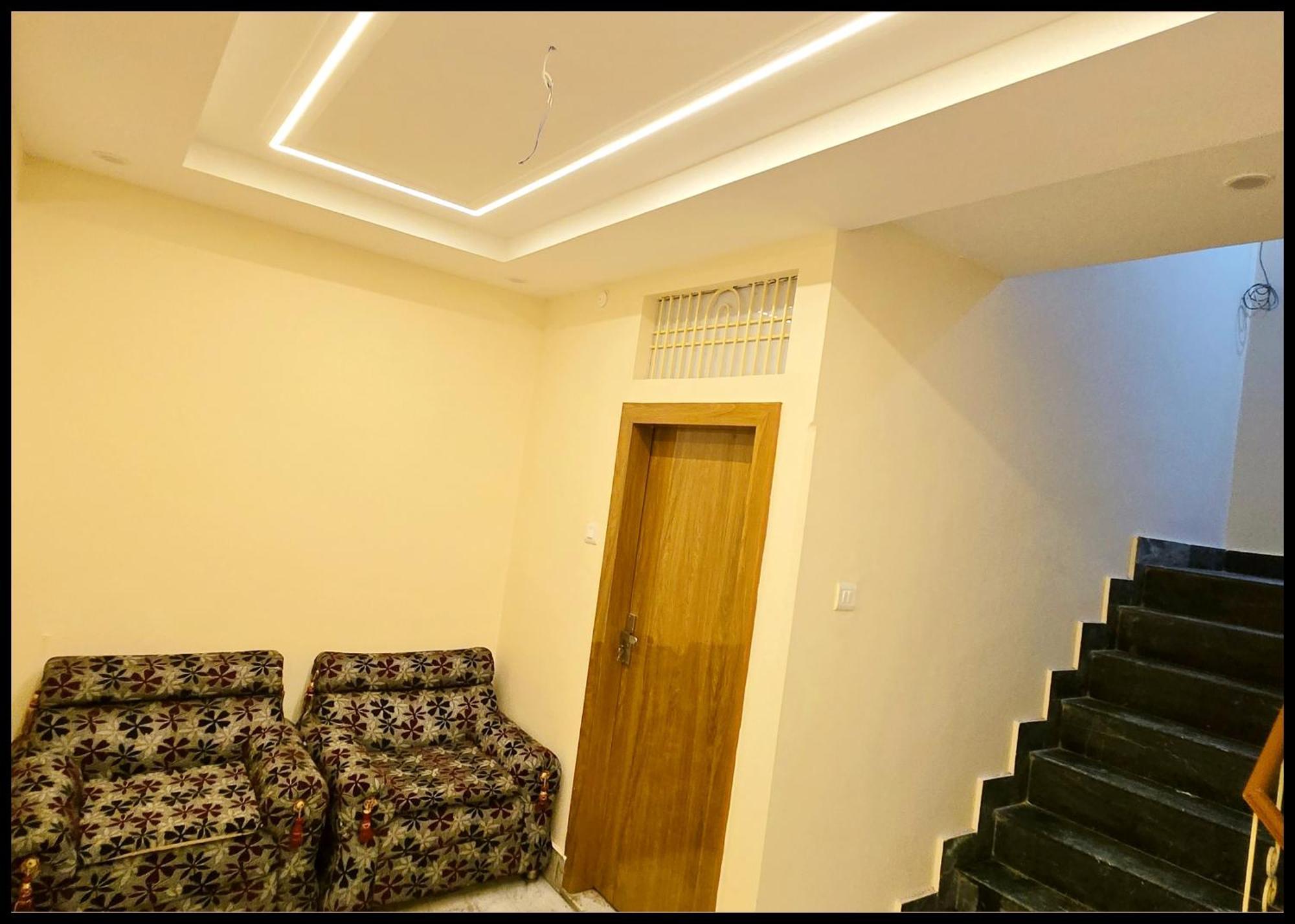 Rudraa Near Kashi Vishwanath Temple - Fully Air Conditioned - In 4*