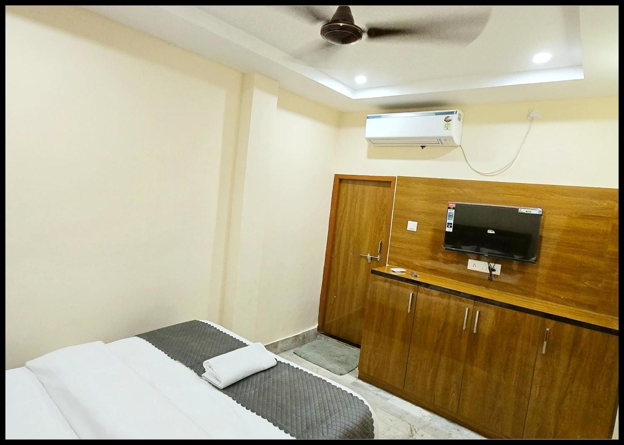 Rudraa Near Kashi Vishwanath Temple - Fully Air Conditioned - In Hotel Varanasi