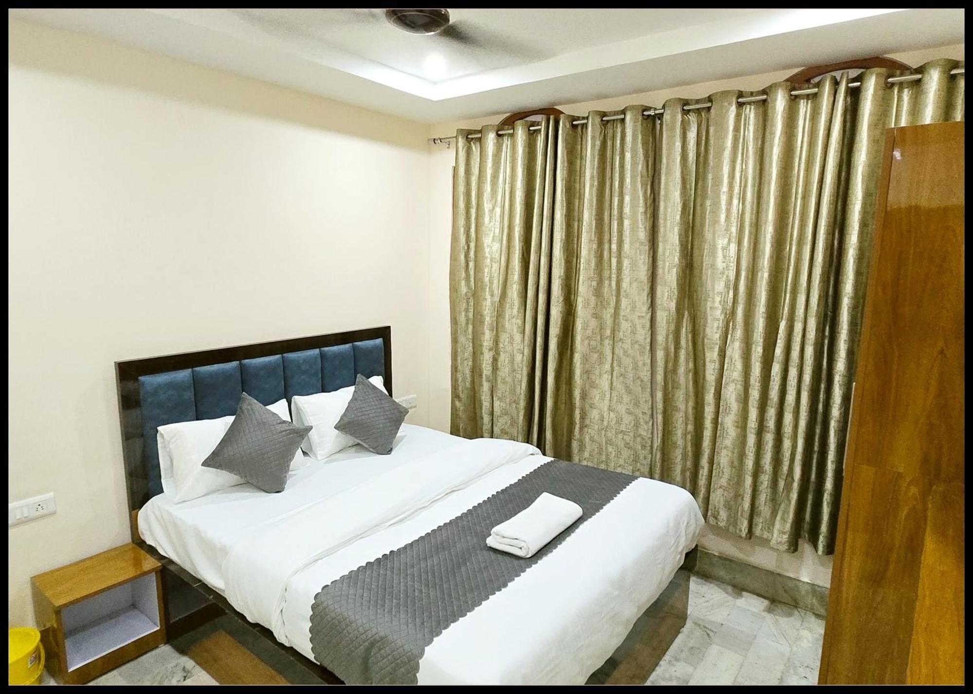 Hotel Rudraa Near Kashi Vishwanath Temple - Fully Air Conditioned - In