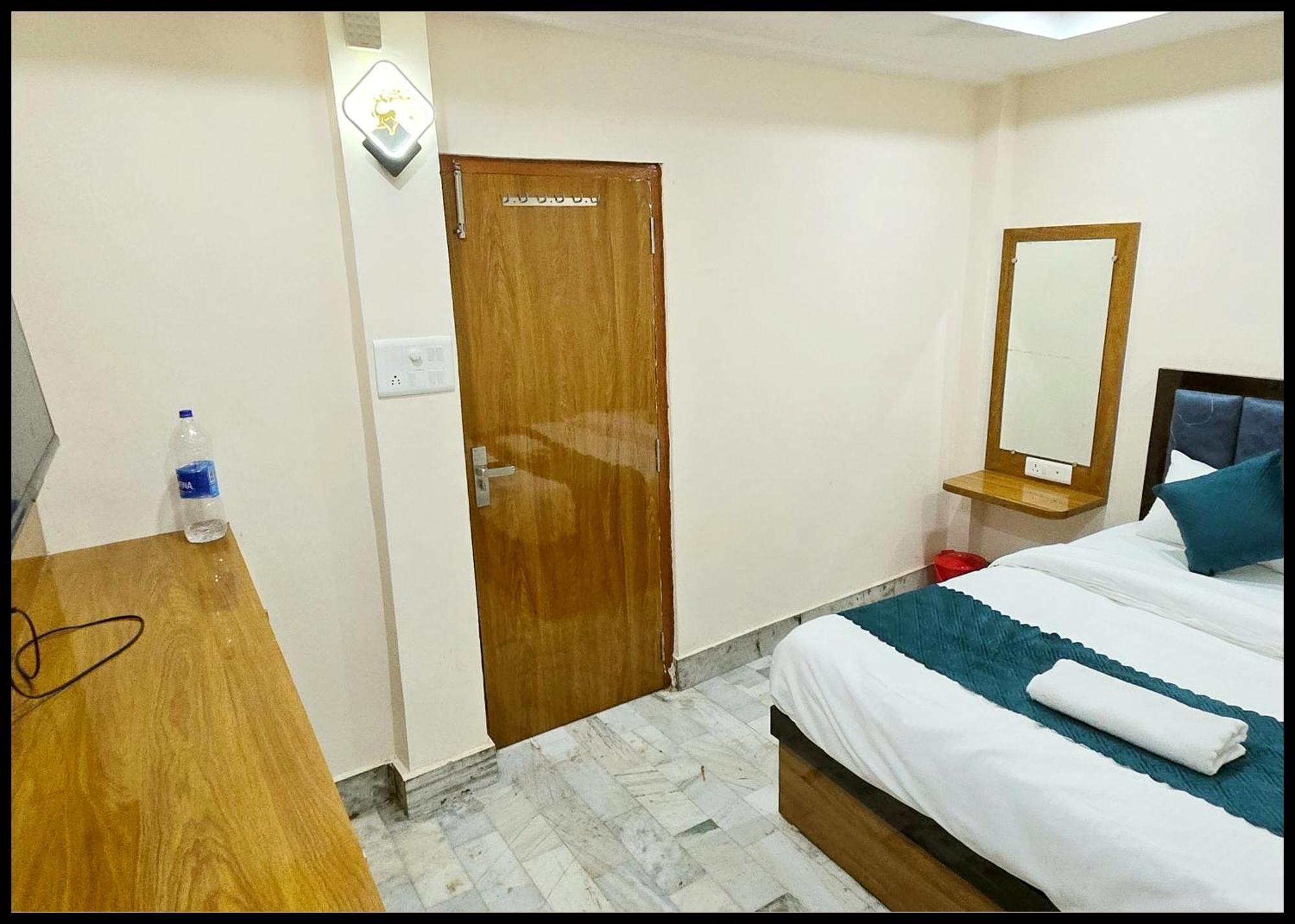 Hotel Rudraa Near Kashi Vishwanath Temple - Fully Air Conditioned - In 4*