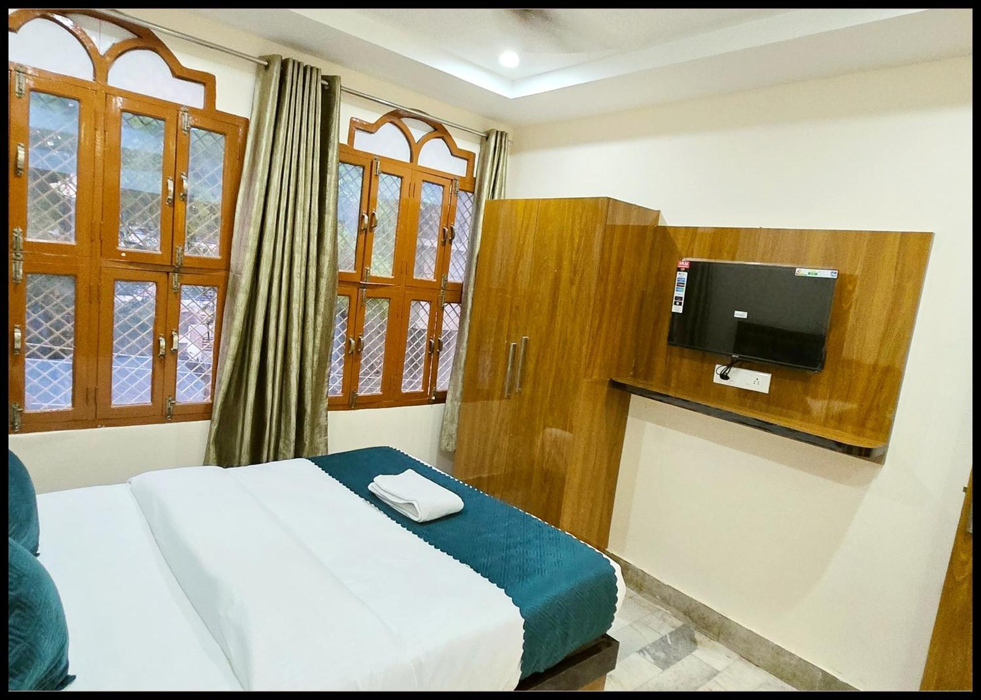 Rudraa Near Kashi Vishwanath Temple - Fully Air Conditioned - In Hotel Varanasi